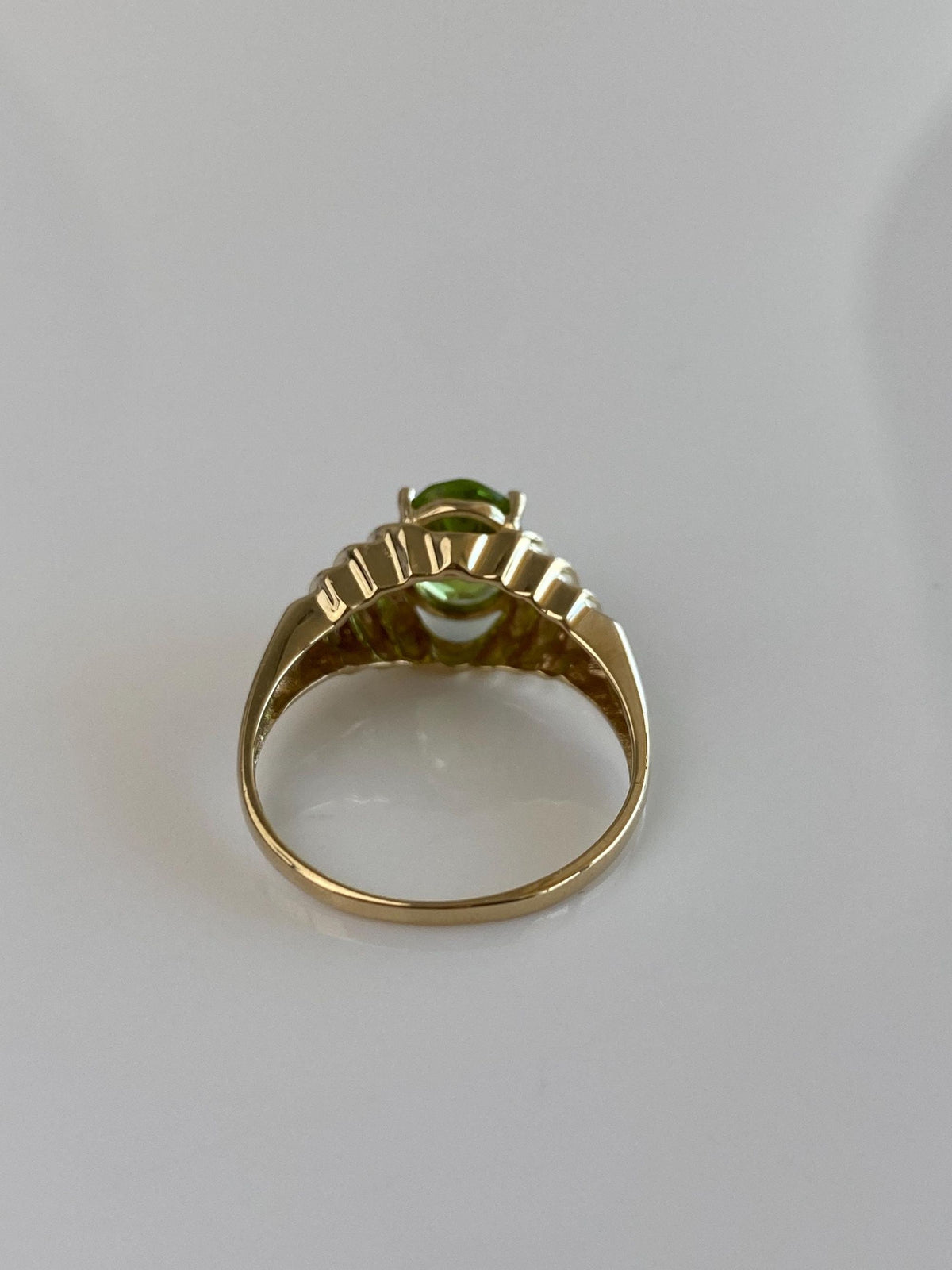 Solid 14k Yellow Gold Peridot Scalloped Ring - Size 7.75