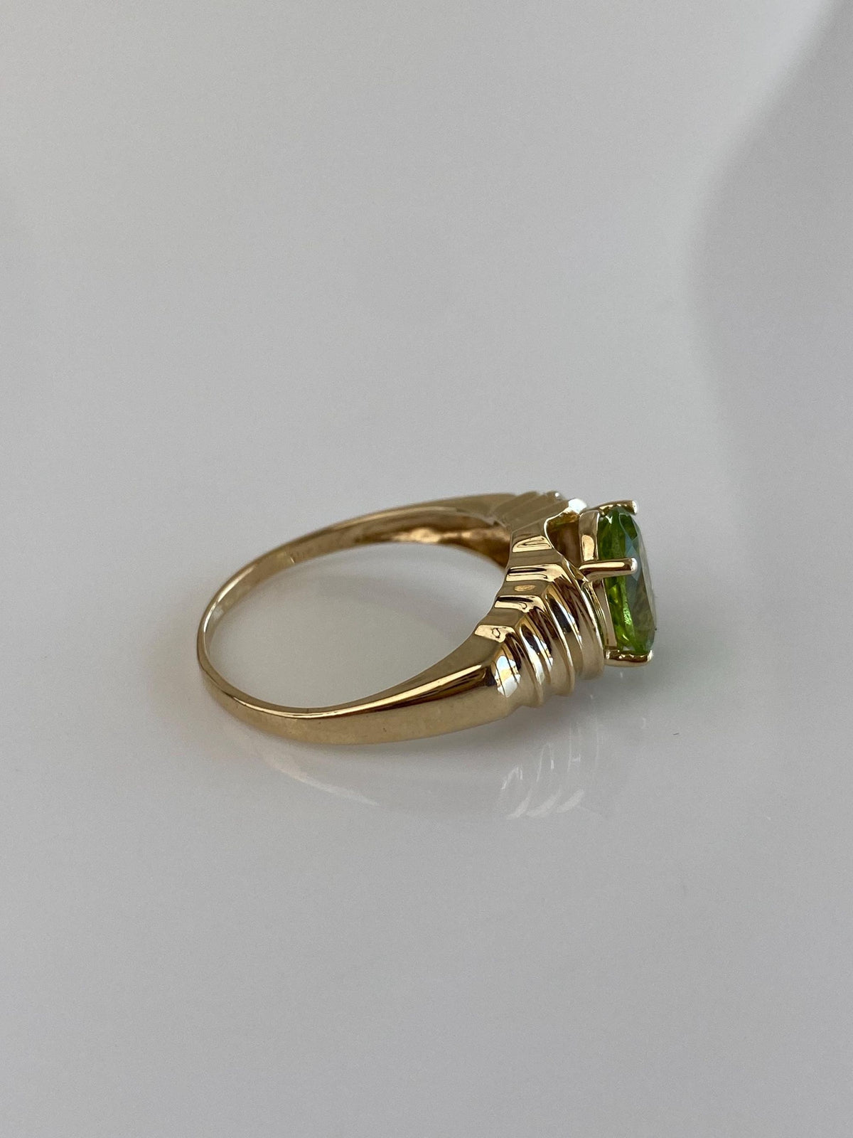 Solid 14k Yellow Gold Peridot Scalloped Ring - Size 7.75