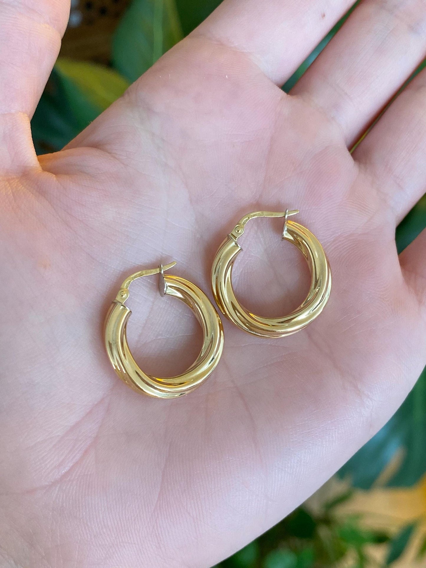Vintage 18k Yellow Gold Twist Hoop Earrings