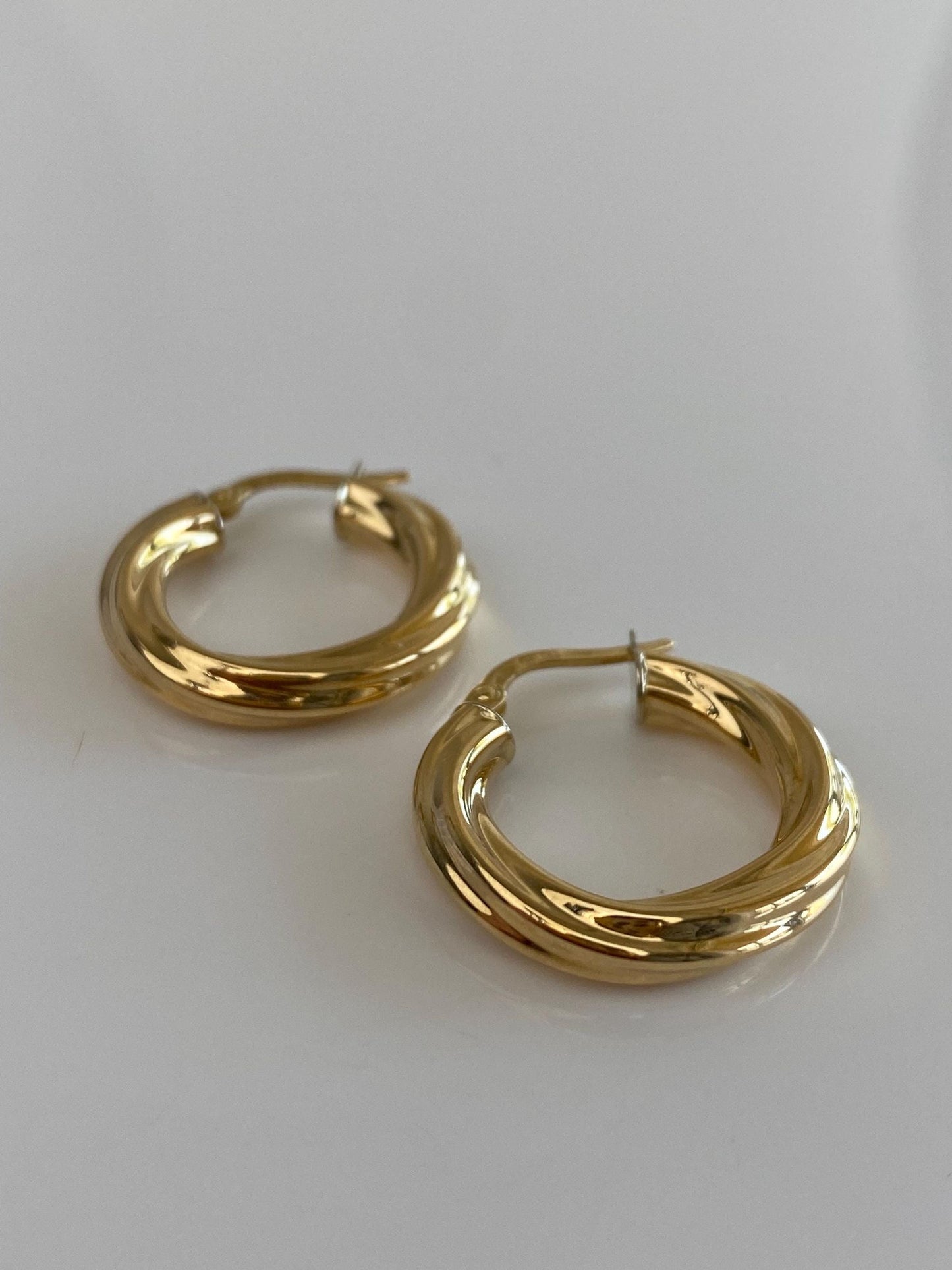Vintage 18k Yellow Gold Twist Hoop Earrings