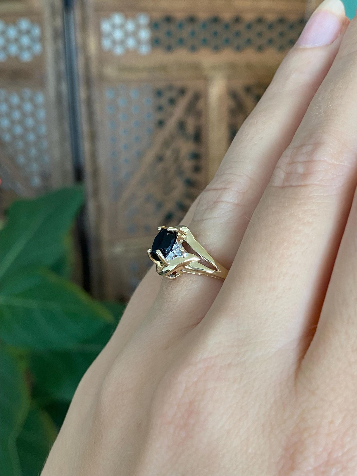 Vintage Solid 14k Yellow Gold Diamond Onyx Ring - Size 5.75