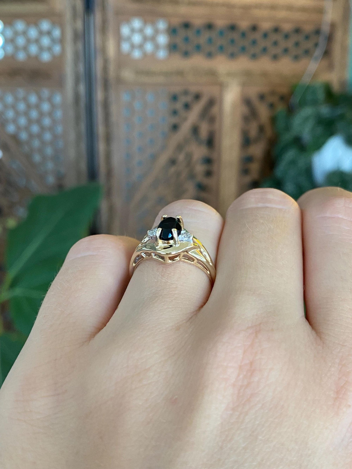 Vintage Solid 14k Yellow Gold Diamond Onyx Ring - Size 5.75