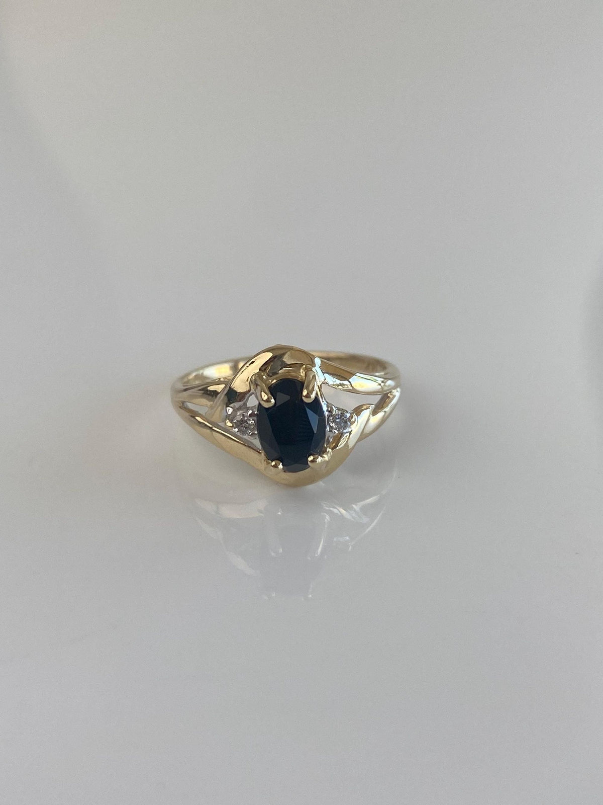 Vintage Solid 14k Yellow Gold Diamond Onyx Ring - Size 5.75