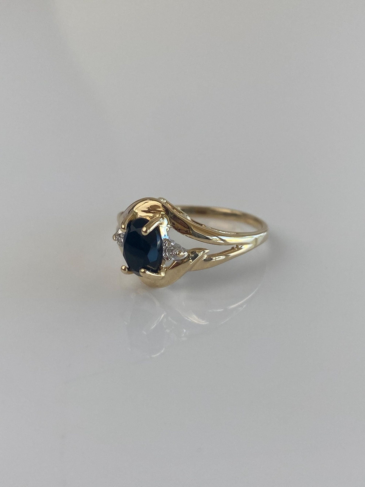 Vintage Solid 14k Yellow Gold Diamond Onyx Ring - Size 5.75