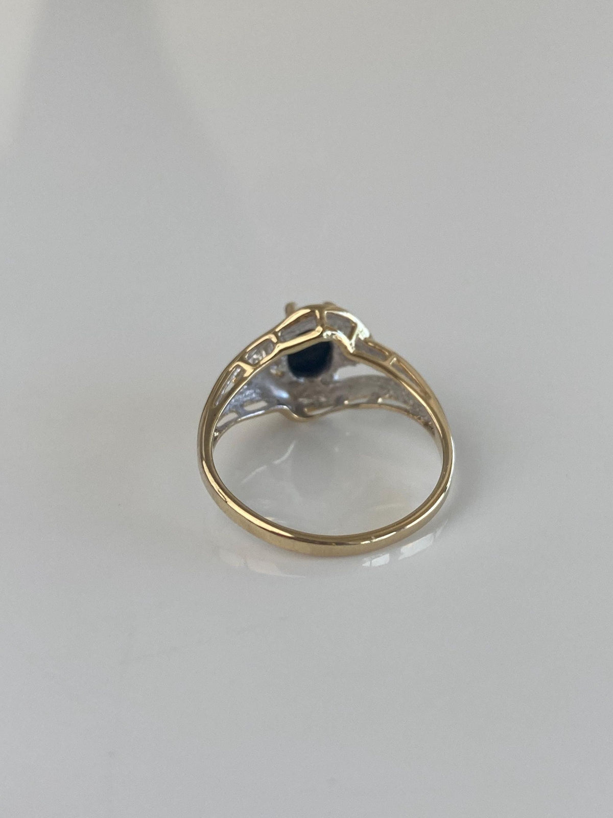 Vintage Solid 14k Yellow Gold Diamond Onyx Ring - Size 5.75