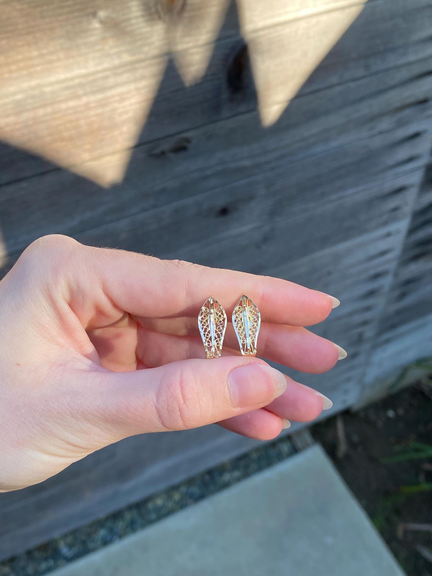 Vintage Solid 14k Yellow Gold Filigree Diamond Cut Drop Earrings