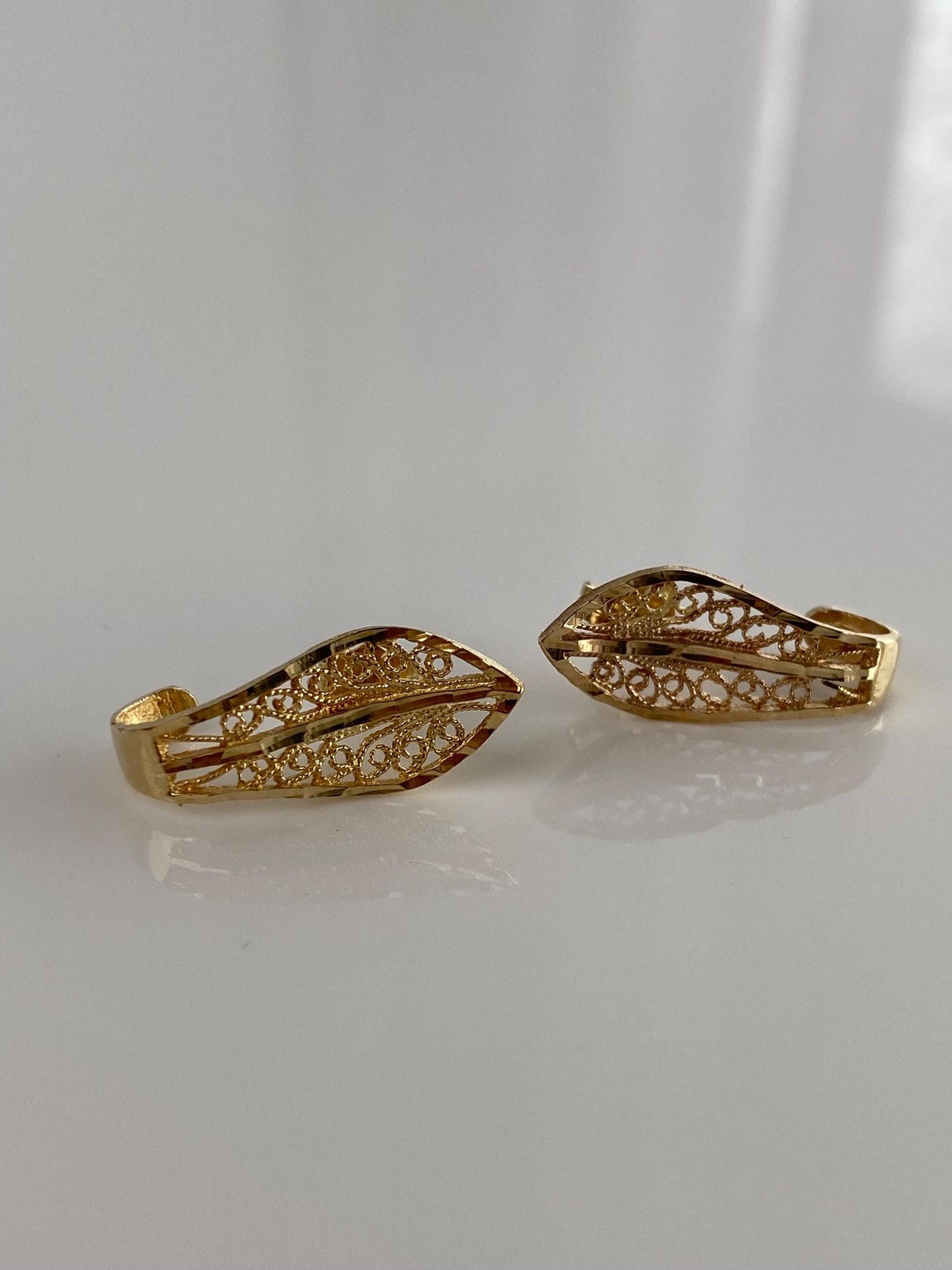 Vintage Solid 14k Yellow Gold Filigree Diamond Cut Drop Earrings