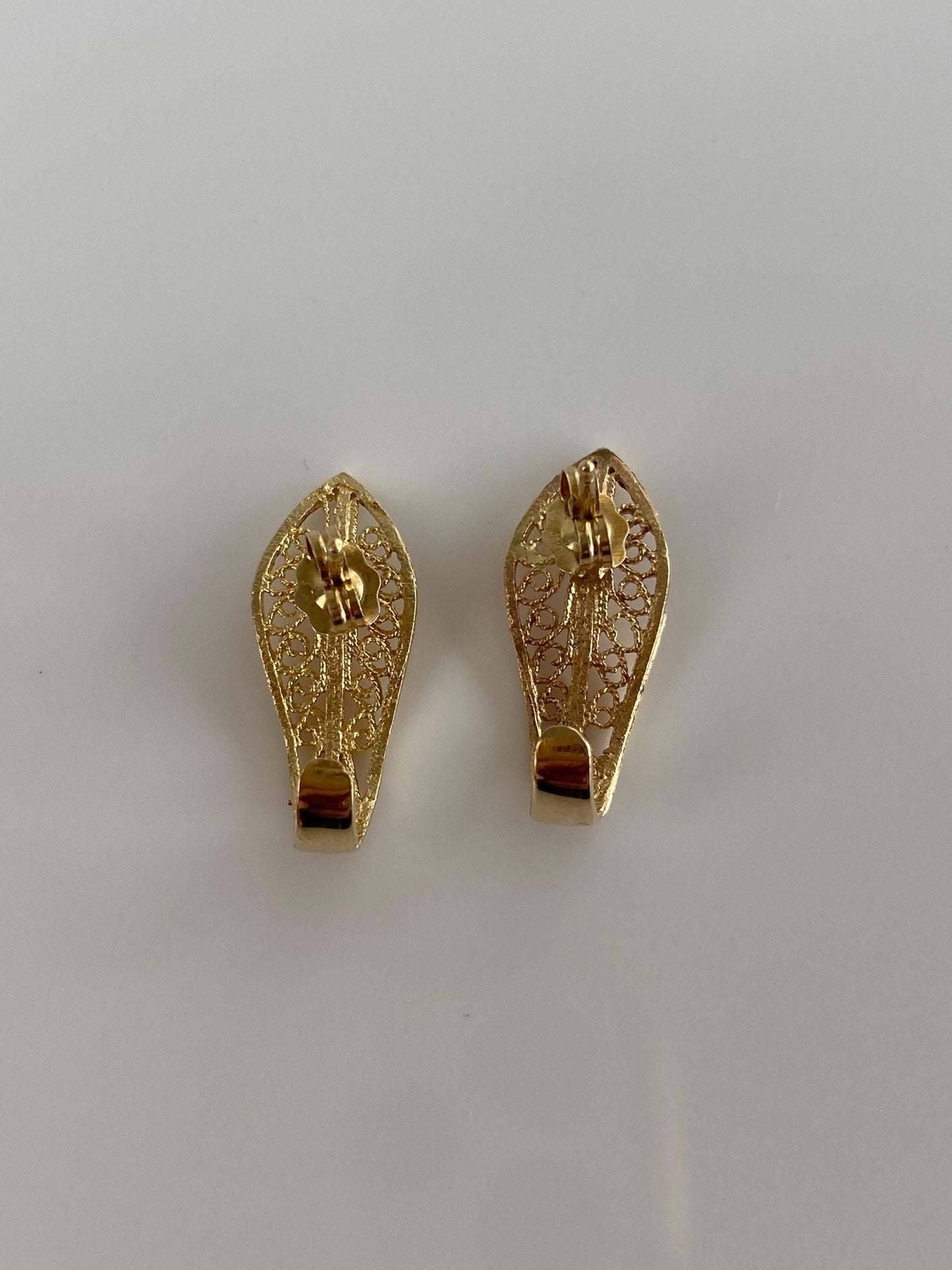 Vintage Solid 14k Yellow Gold Filigree Diamond Cut Drop Earrings