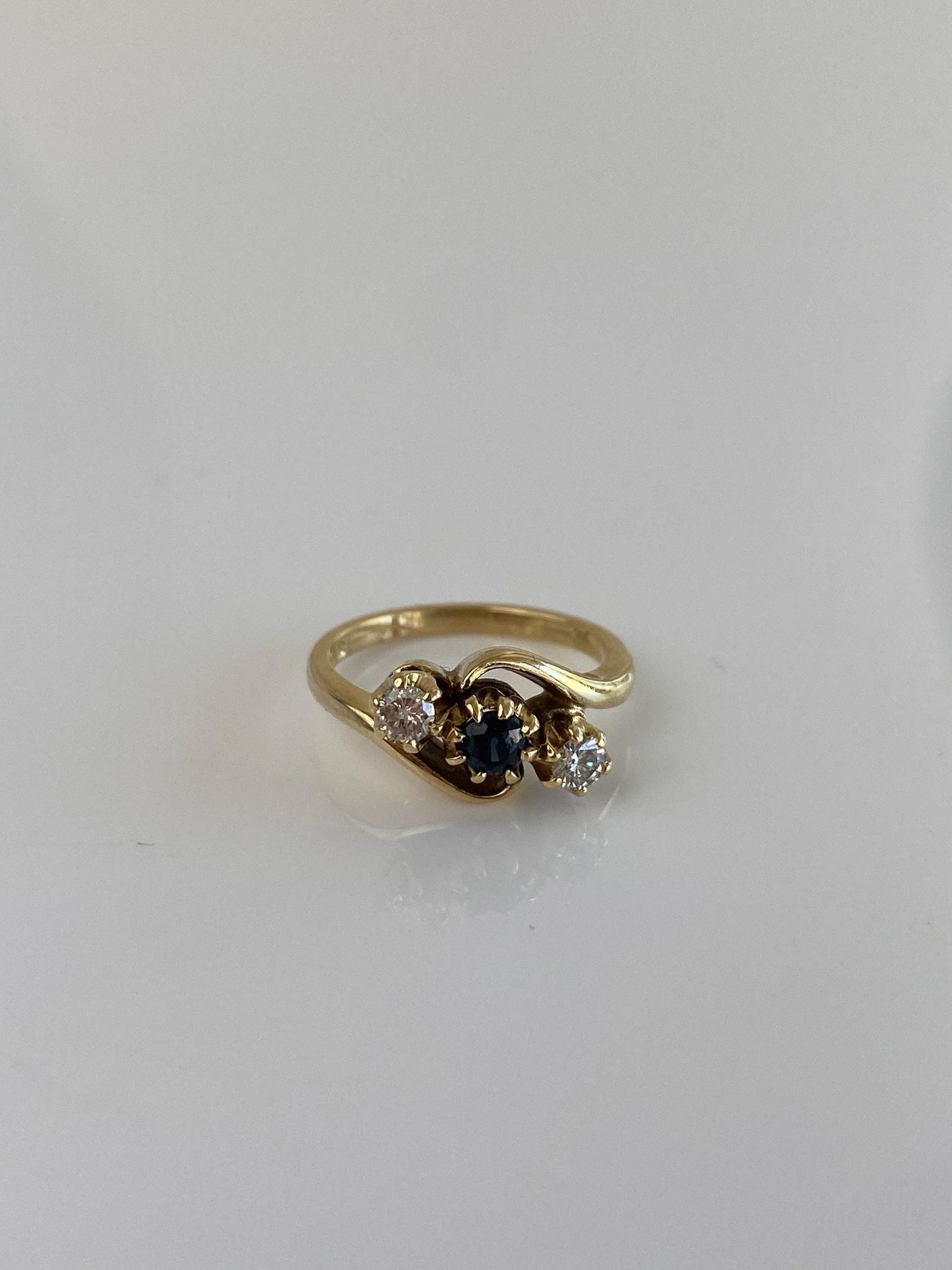 Vintage Solid 14k Yellow Gold Diamond Blue Sapphire Twist Ring - Size 2.75