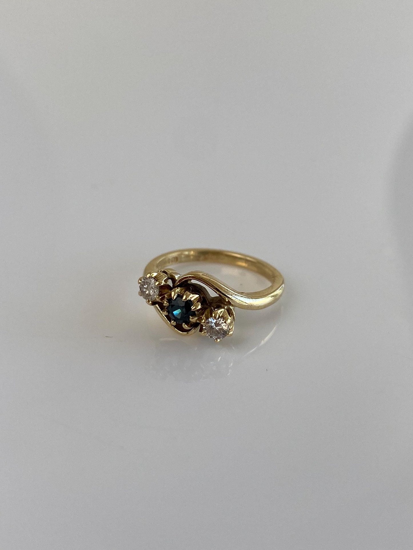 Vintage Solid 14k Yellow Gold Diamond Blue Sapphire Twist Ring - Size 2.75
