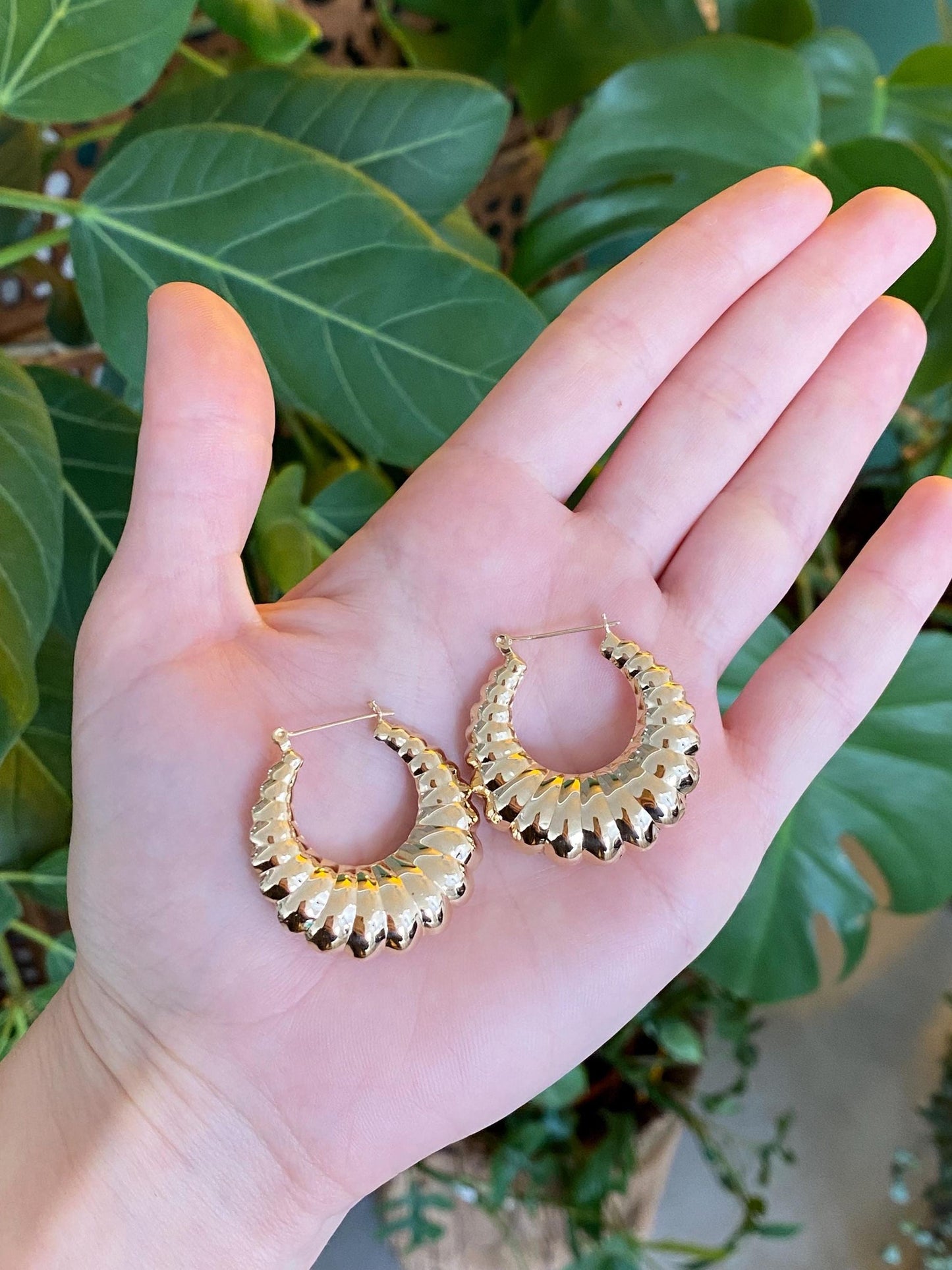Vintage 14k Yellow Gold Large Scalloped Hoop Earrings