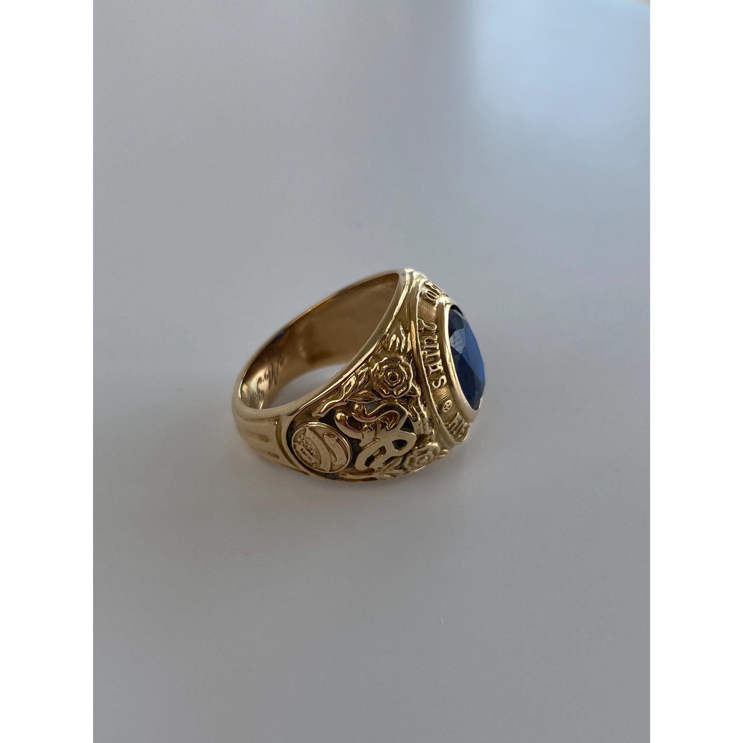 Vintage Solid 10k Yellow Gold Blue Spinel St. Mary's HS Class Ring - Size 6.75