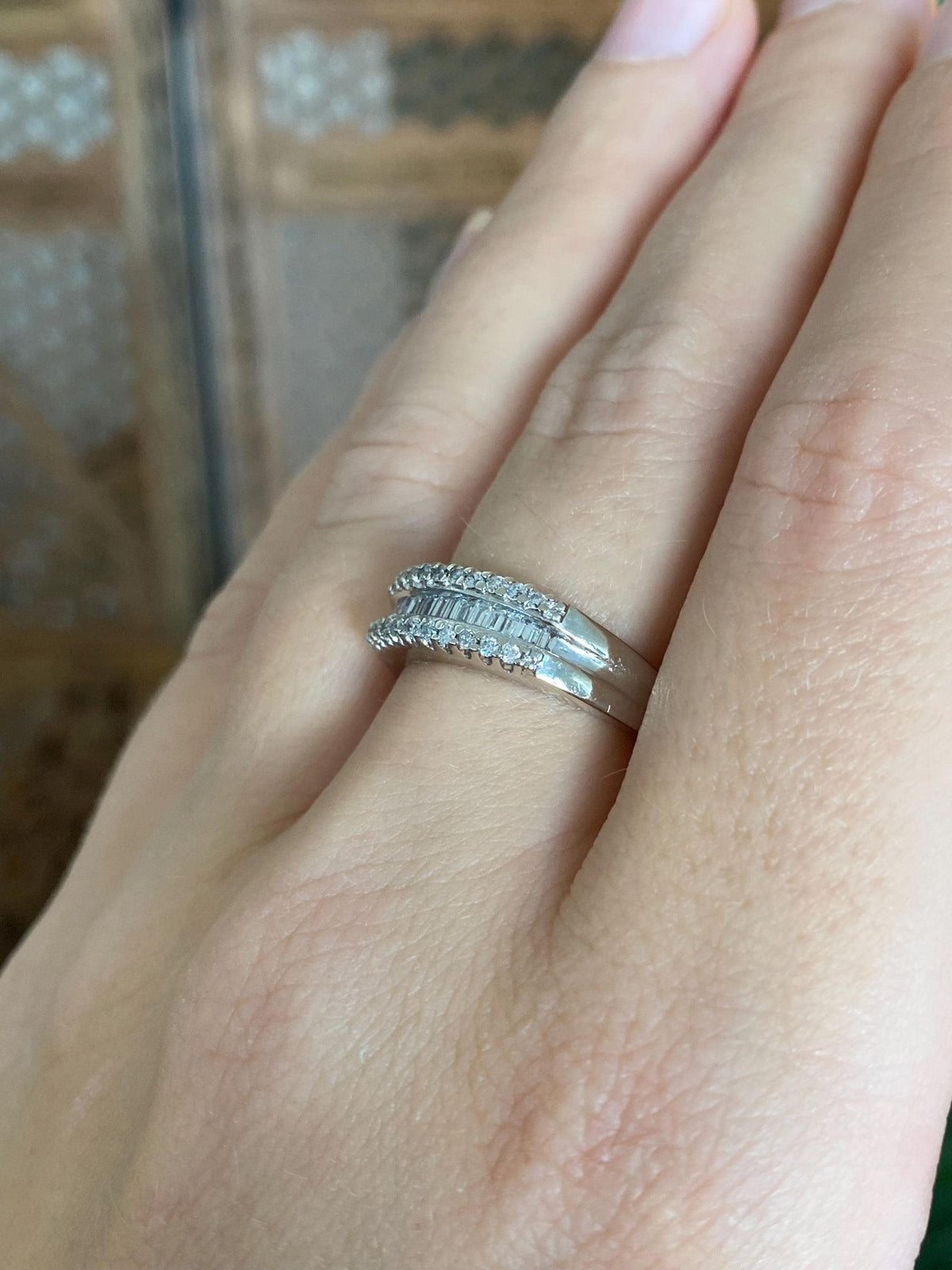 Vintage Solid 14k White Gold Baguette & Round Diamond Ring Band - Size 6.75