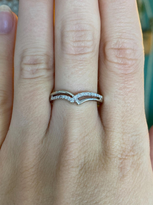Vintage Solid 14k White Gold Diamond Chevron Ring - Size 8.75