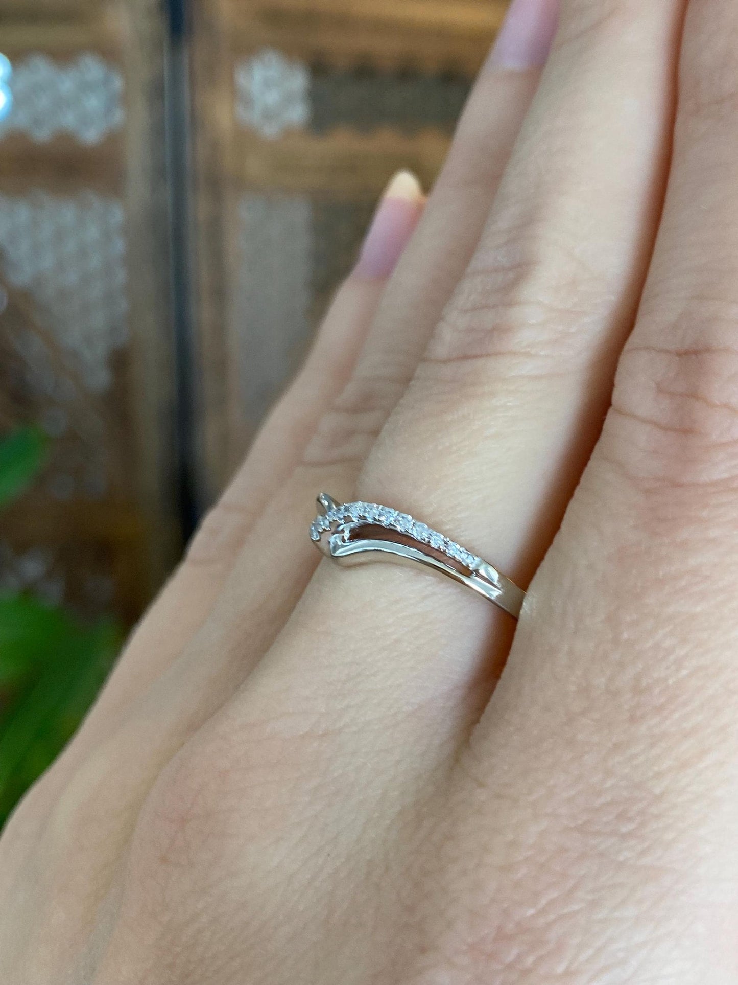 Vintage Solid 14k White Gold Diamond Chevron Ring - Size 8.75