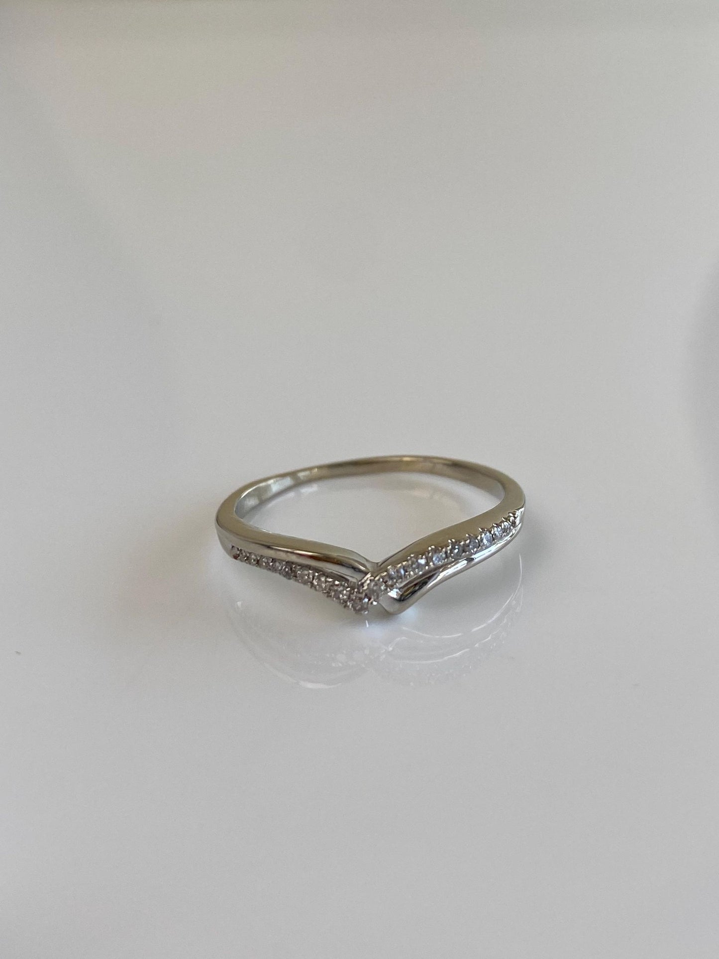 Vintage Solid 14k White Gold Diamond Chevron Ring - Size 8.75