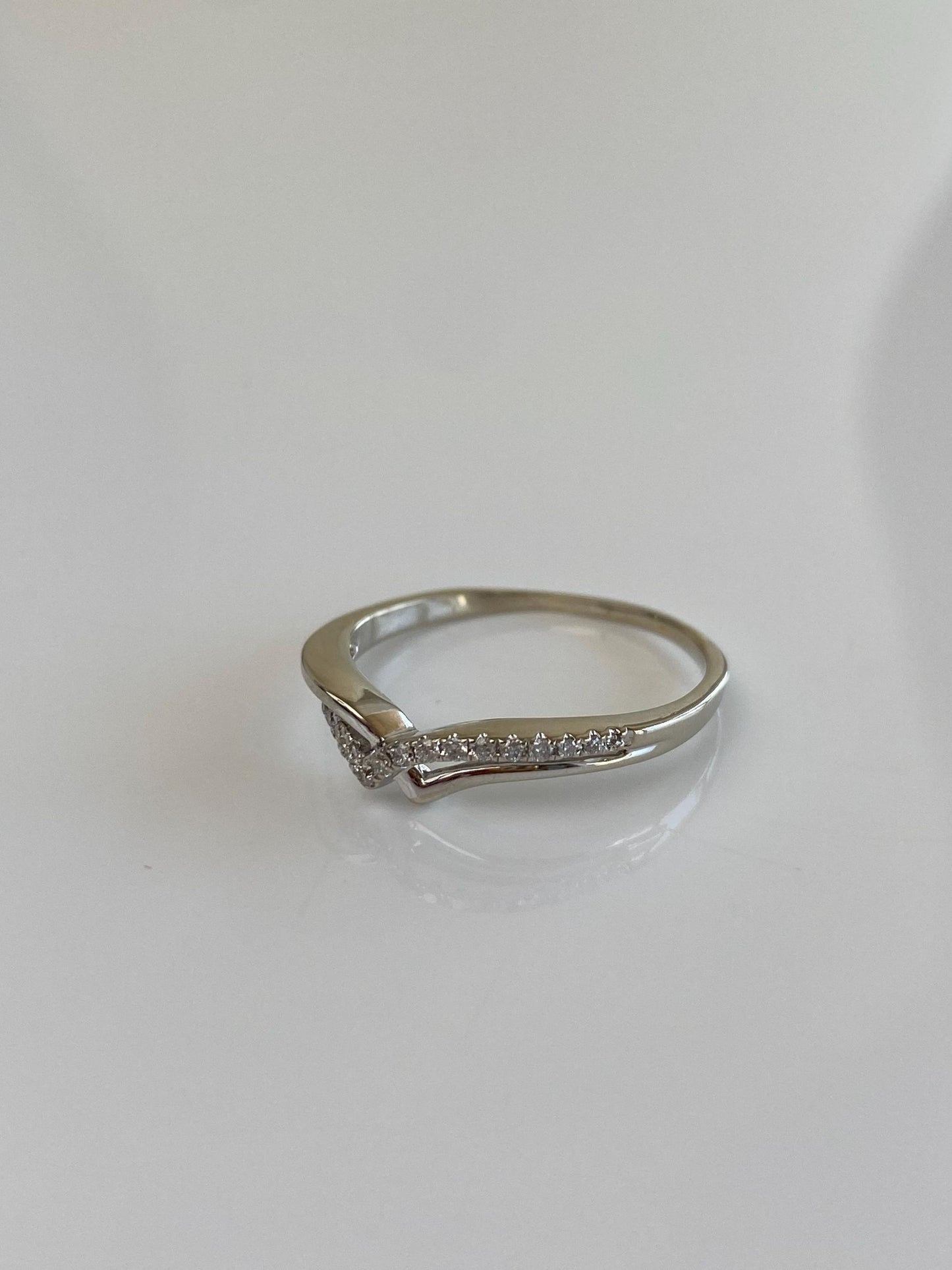 Vintage Solid 14k White Gold Diamond Chevron Ring - Size 8.75