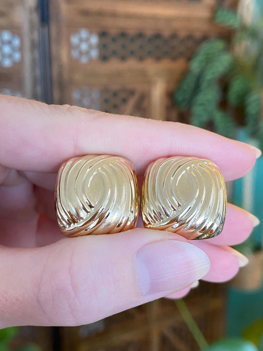 Vintage 14k Yellow Gold Designed Domed Square Stud Earrings