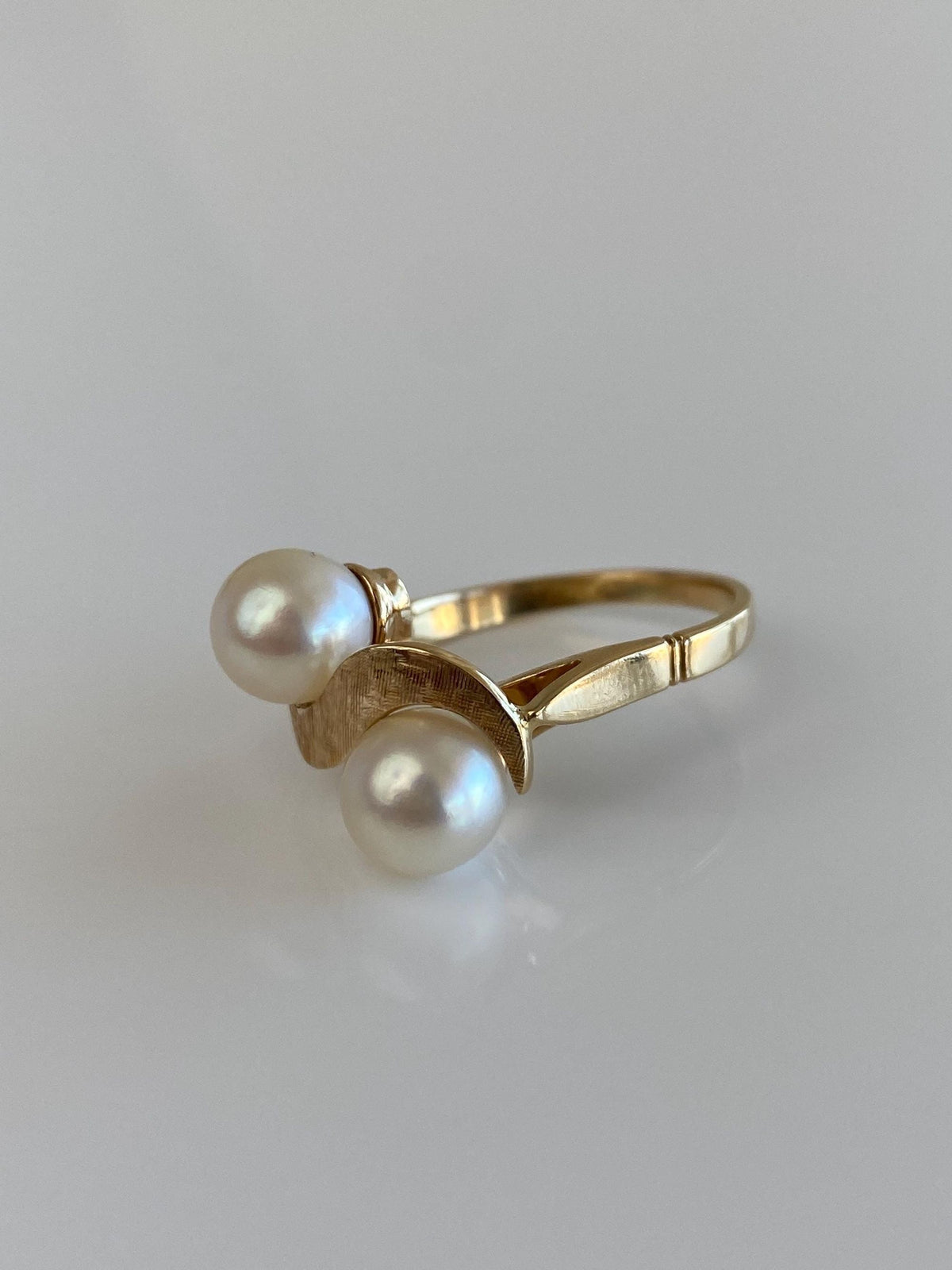 Vintage Solid 14k Yellow Gold Double Pearl Twist Ring - Size 7.75