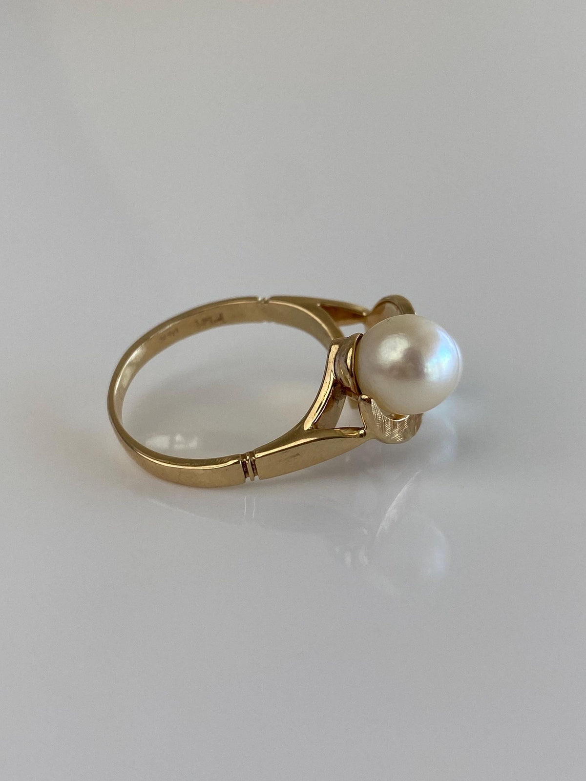 Vintage Solid 14k Yellow Gold Double Pearl Twist Ring - Size 7.75
