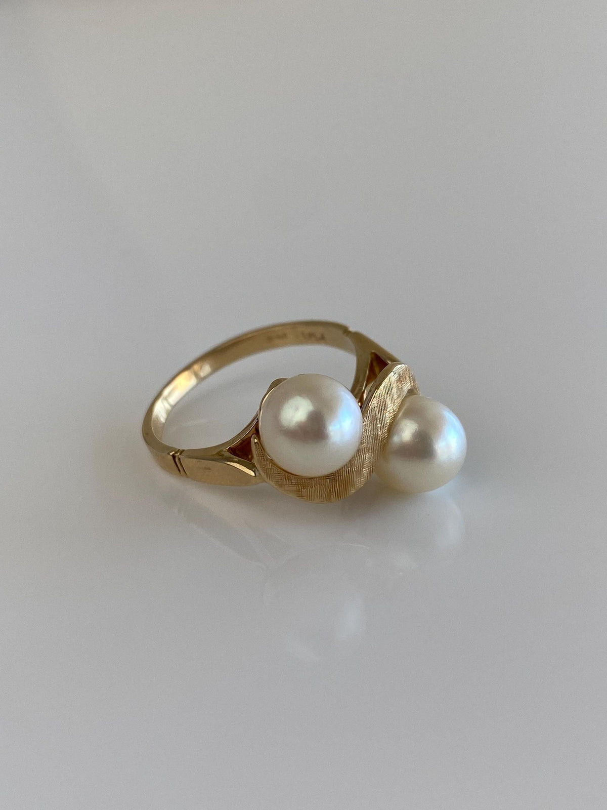 Vintage Solid 14k Yellow Gold Double Pearl Twist Ring - Size 7.75