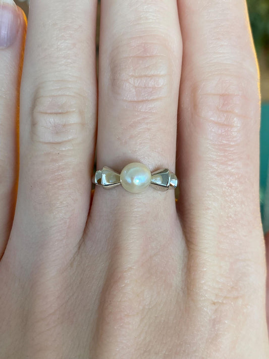 Vintage Solid 14k White Gold Pearl Ring - Size 6.25