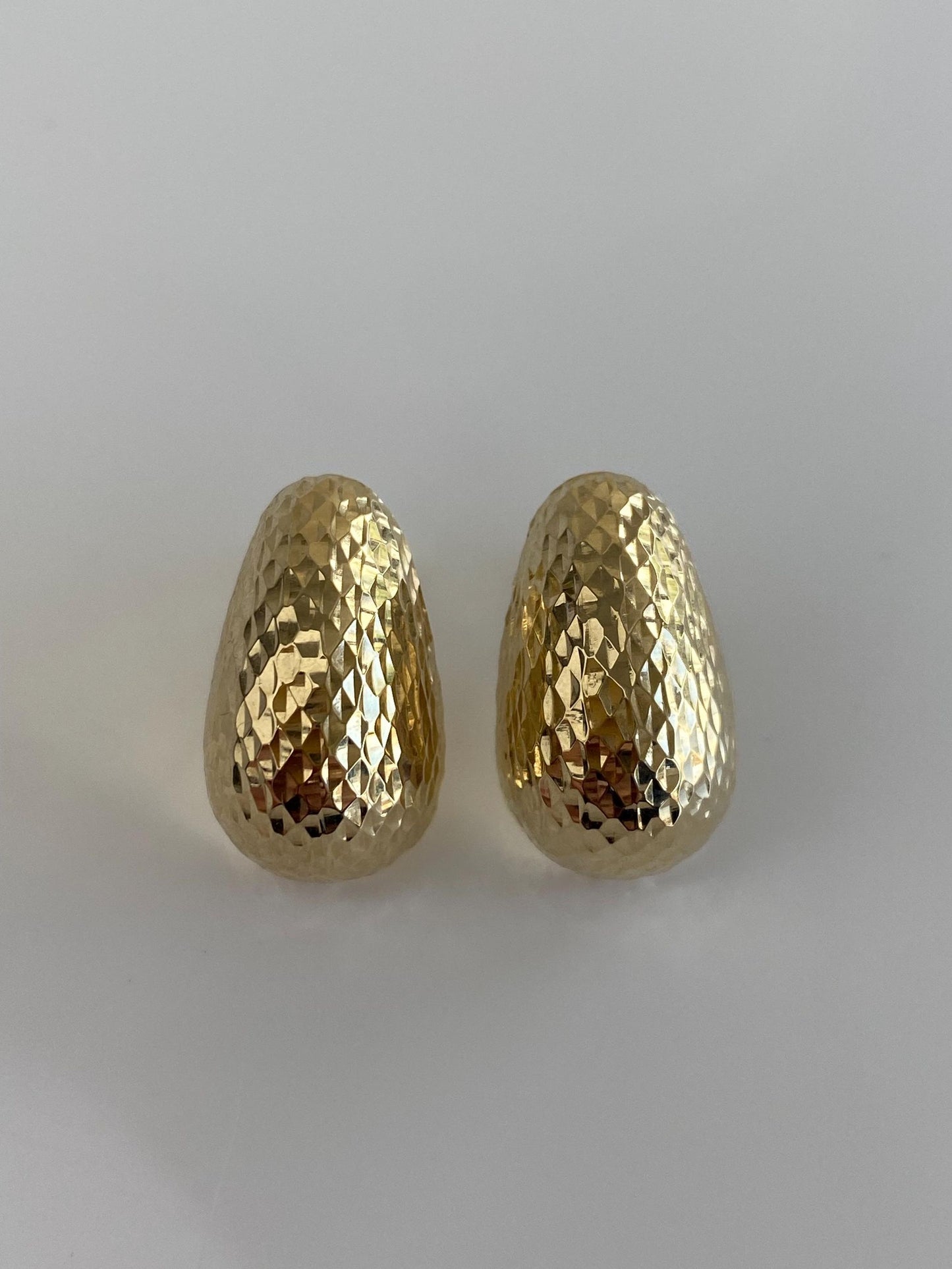 Vintage 14k Yellow Gold Diamond Cut Teardrop Stud Earrings