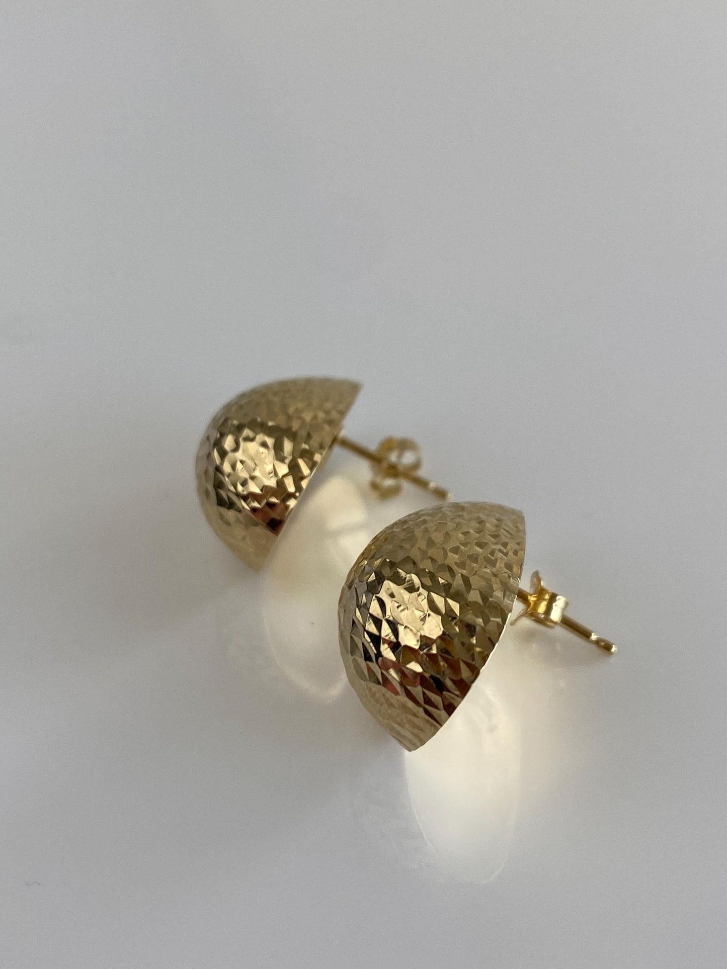 Vintage 14k Yellow Gold Diamond Cut Teardrop Stud Earrings