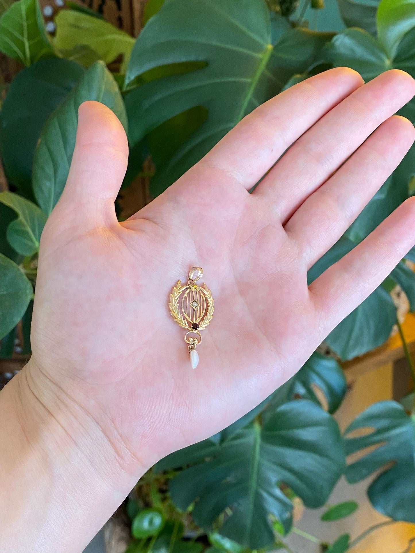 Vintage Solid 10k Yellow Gold Red Cubic Zirconia Seed Pearl Freeform Pearl Wheat Border Charm
