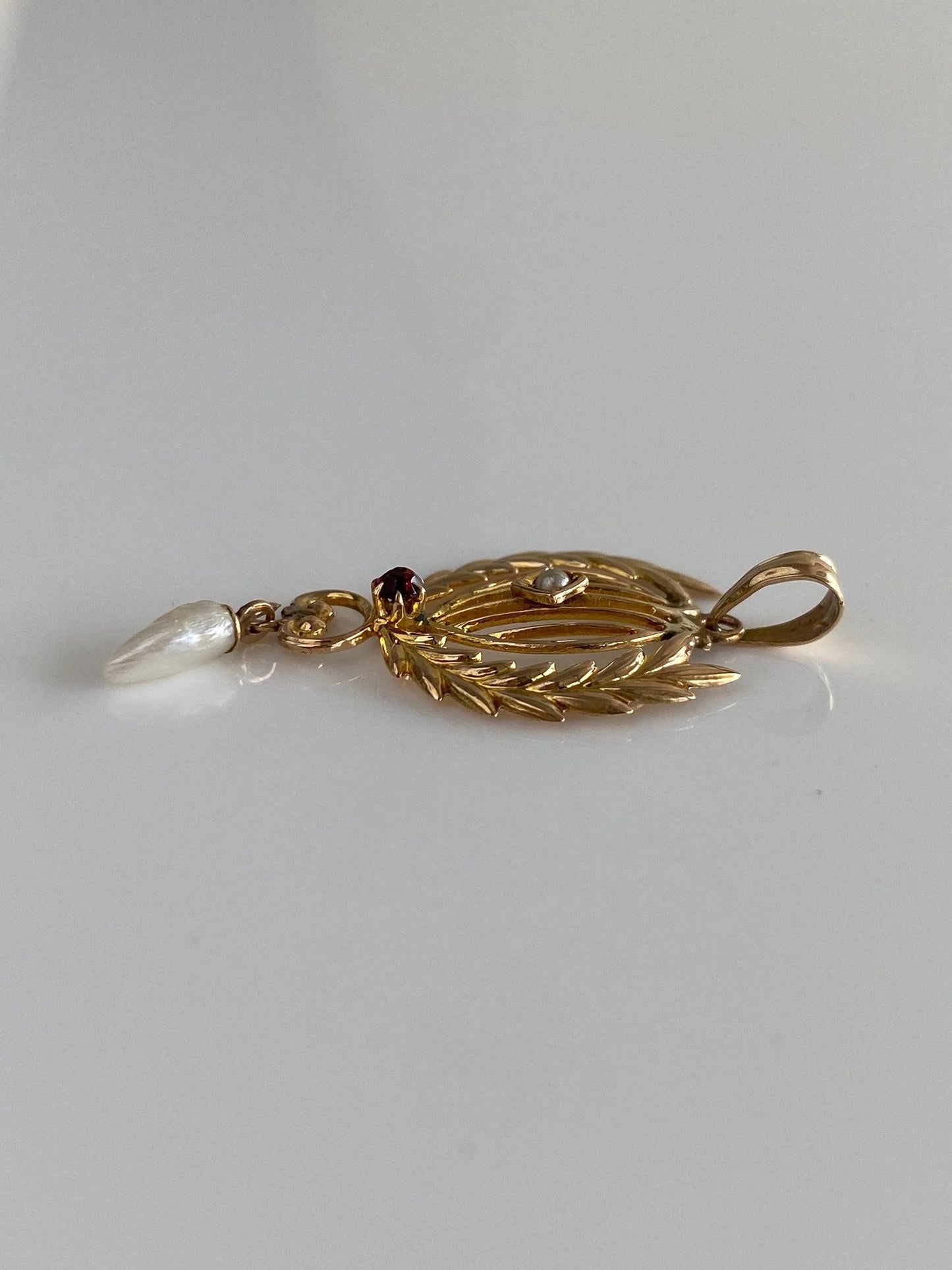 Vintage Solid 10k Yellow Gold Red Cubic Zirconia Seed Pearl Freeform Pearl Wheat Border Charm