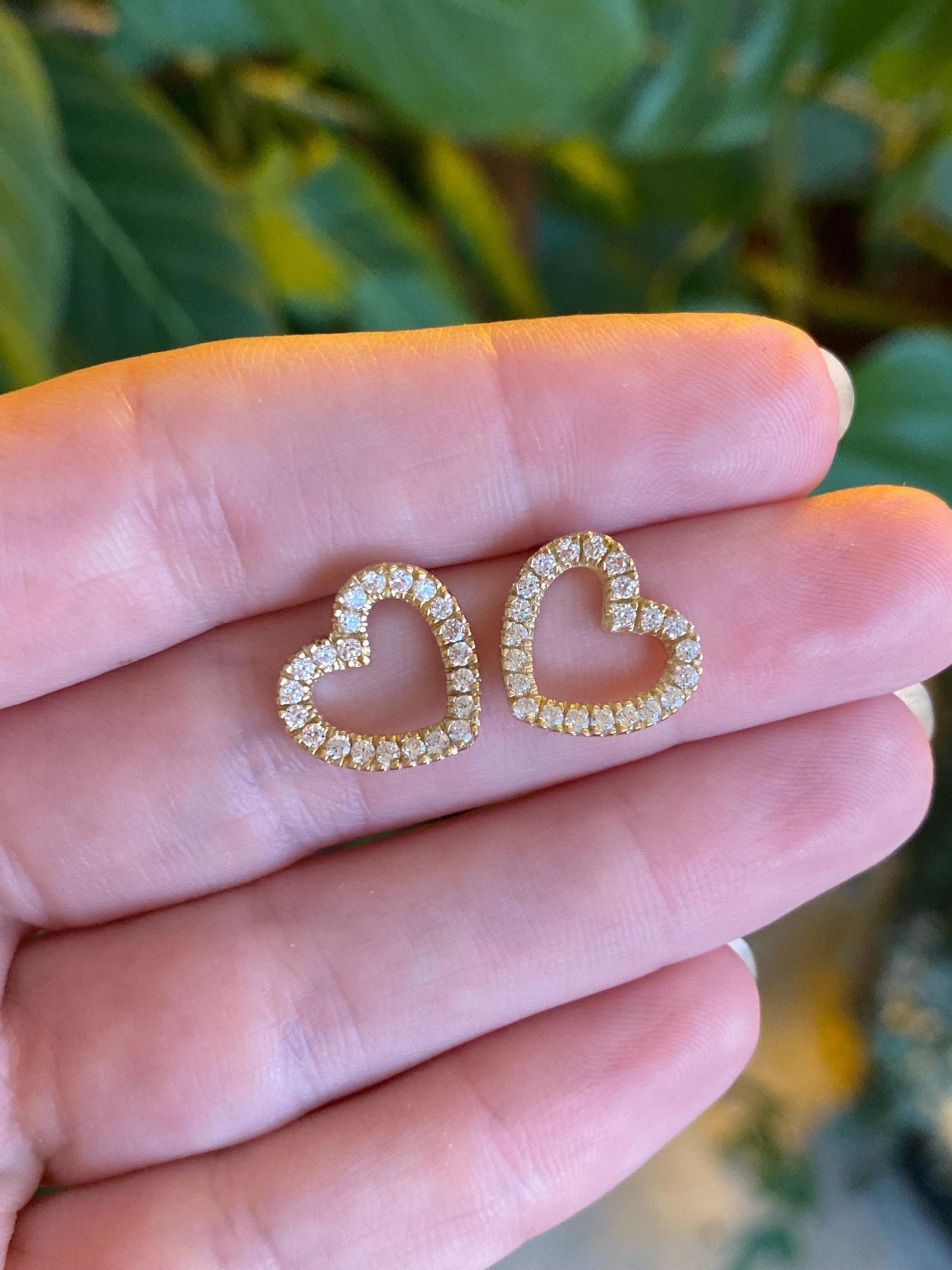Vintage Solid 14k Yellow Gold Clear Cubic Zirconia Heart Stud Earrings