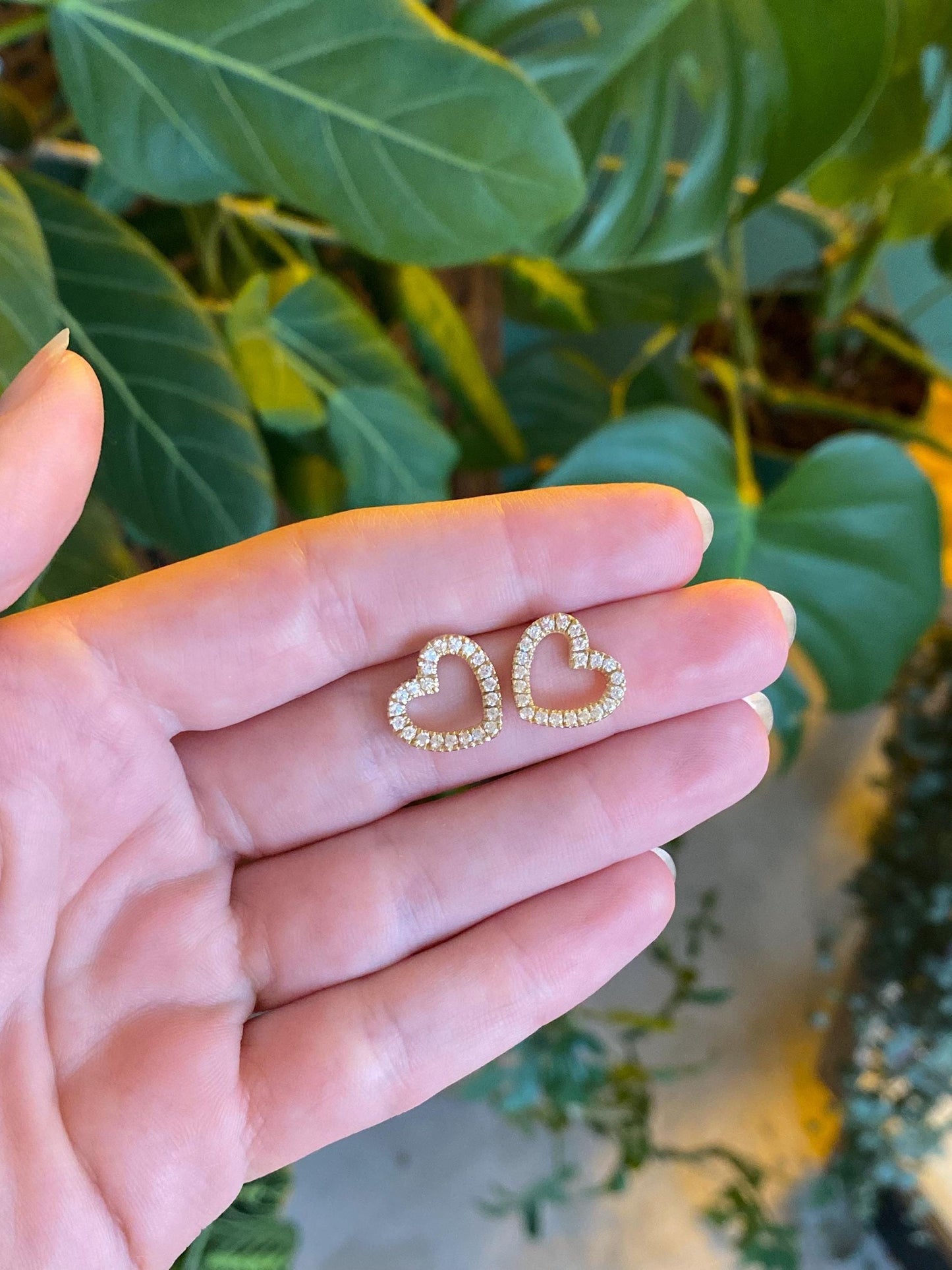 Vintage Solid 14k Yellow Gold Clear Cubic Zirconia Heart Stud Earrings