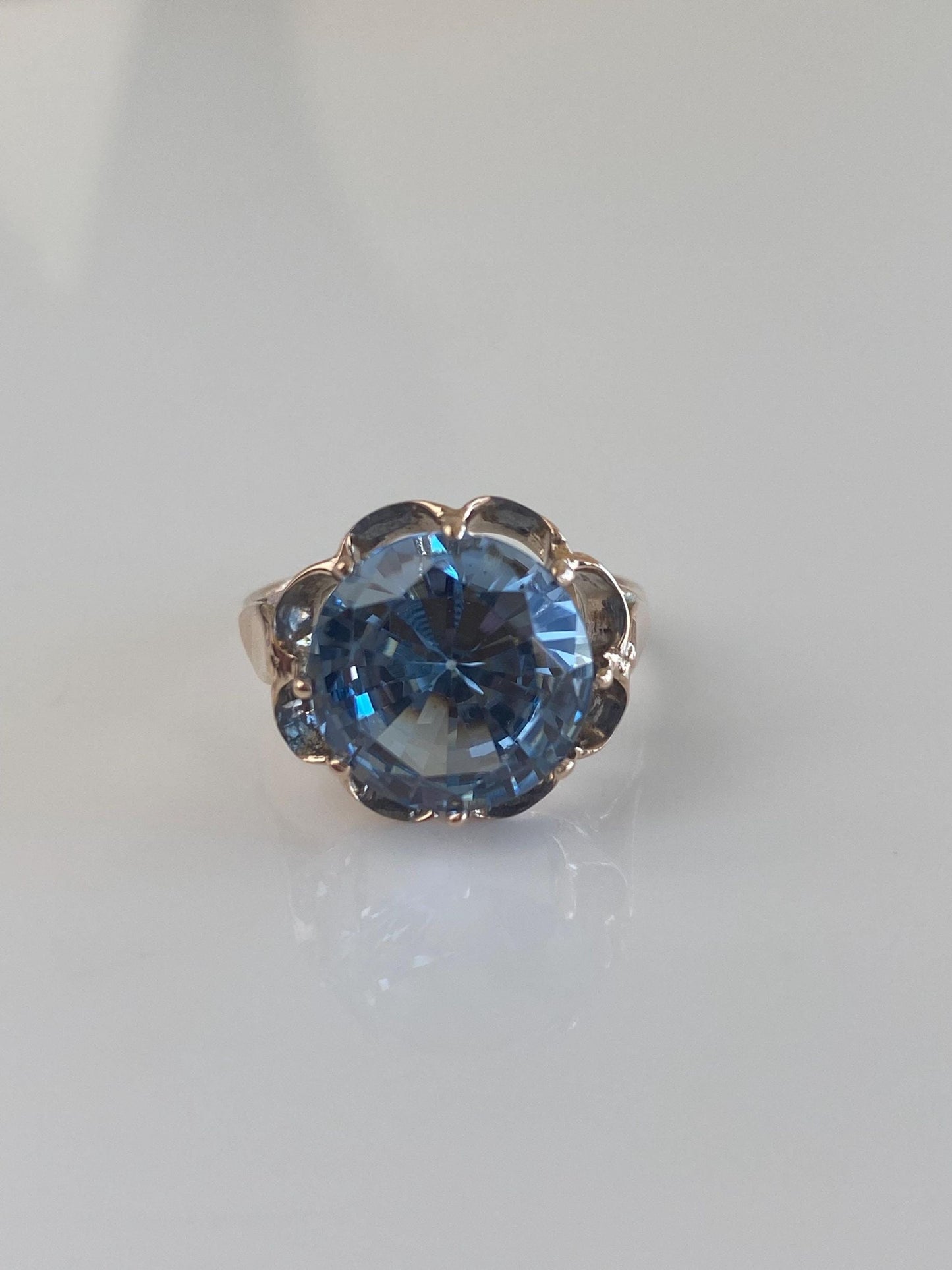 Vintage Solid 9k Rosey Gold Topaz Ring - Size 7.25