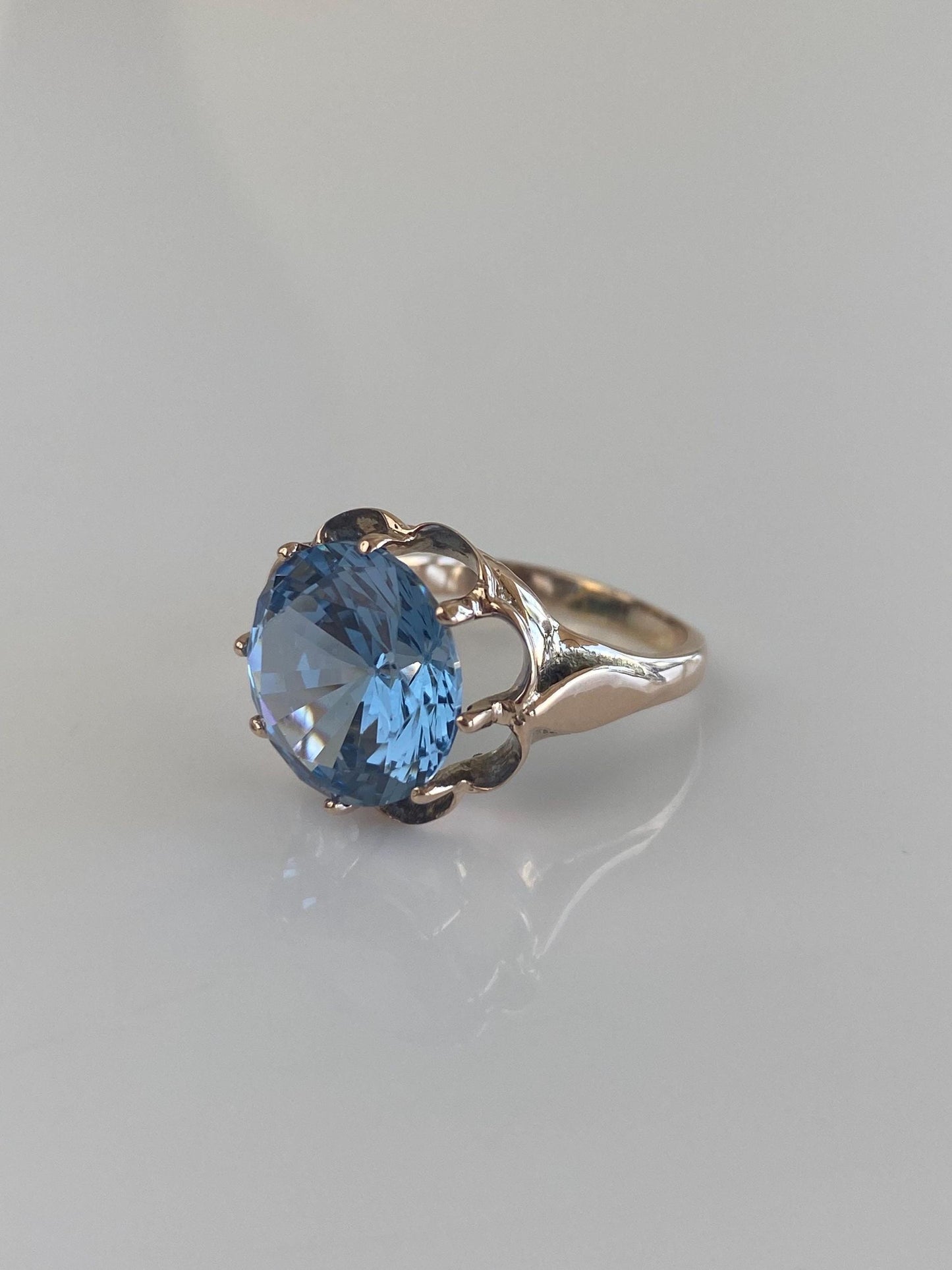 Vintage Solid 9k Rosey Gold Topaz Ring - Size 7.25