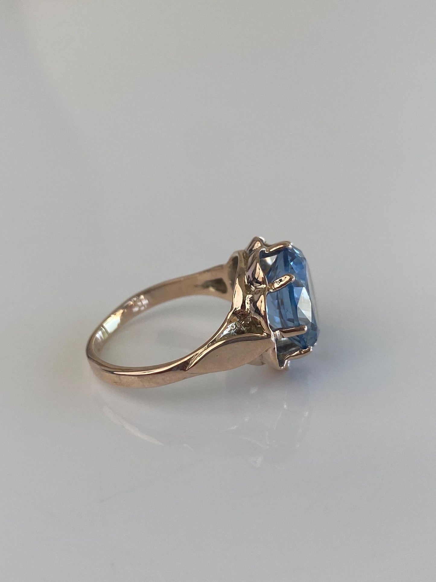 Vintage Solid 9k Rosey Gold Topaz Ring - Size 7.25