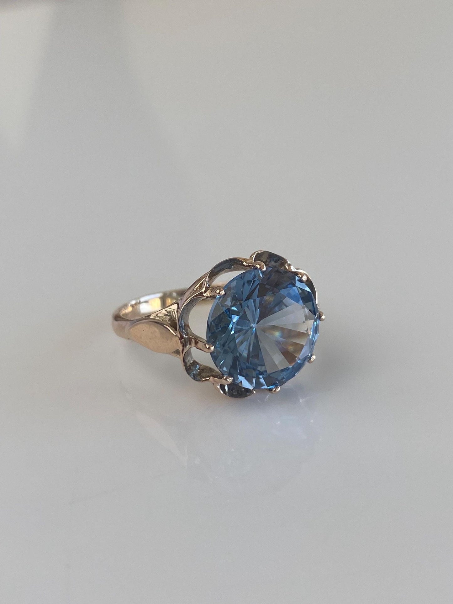 Vintage Solid 9k Rosey Gold Topaz Ring - Size 7.25