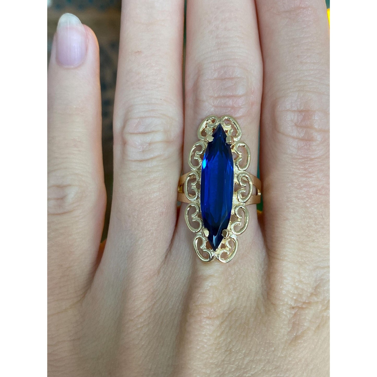 Vintage Solid 10k Yellow Gold Marquis Blue Spinel Ring - Size 7.75