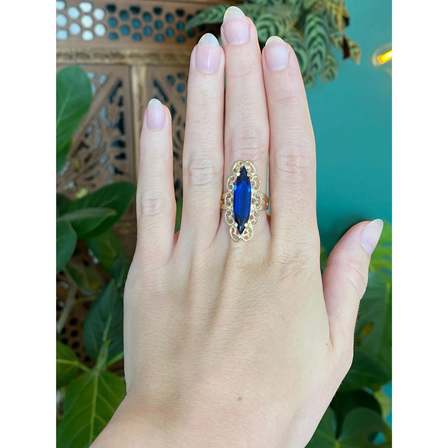 Vintage Solid 10k Yellow Gold Marquis Blue Spinel Ring - Size 7.75