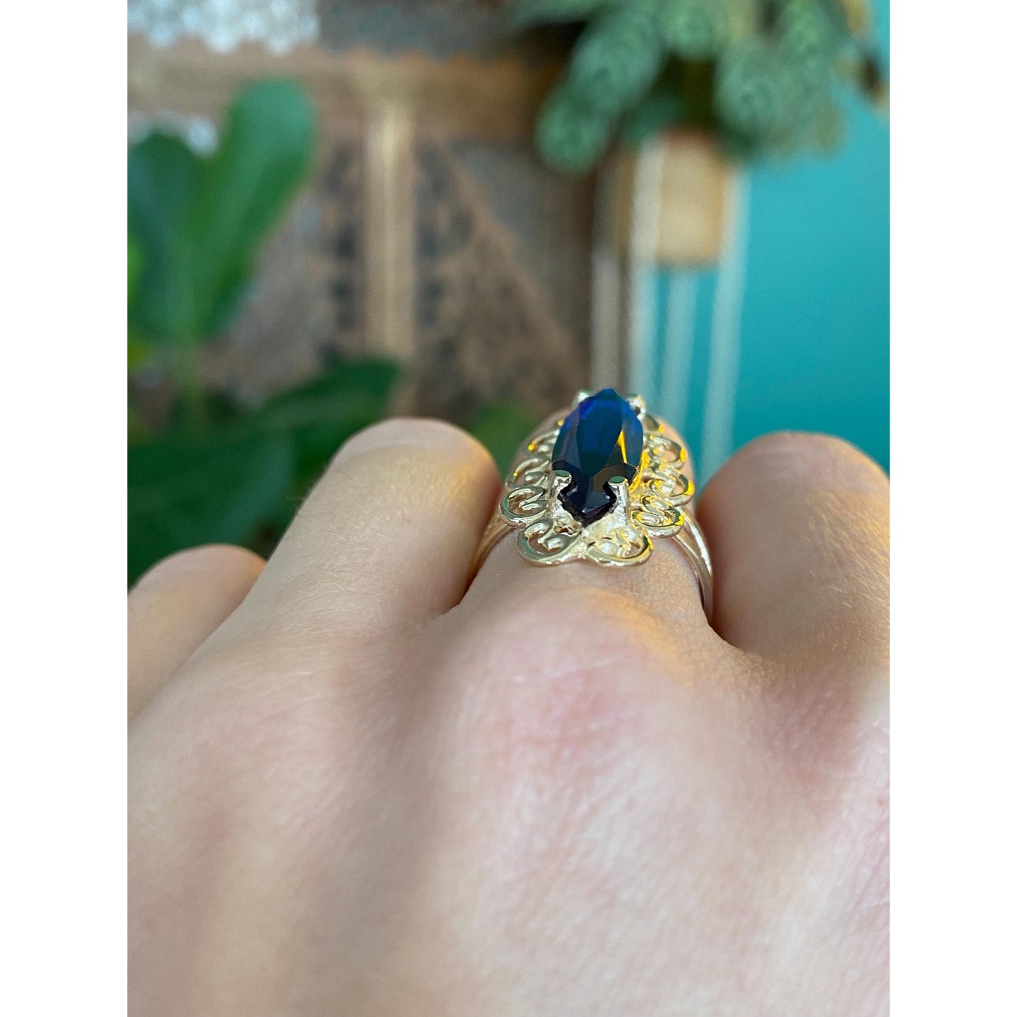 Vintage Solid 10k Yellow Gold Marquis Blue Spinel Ring - Size 7.75