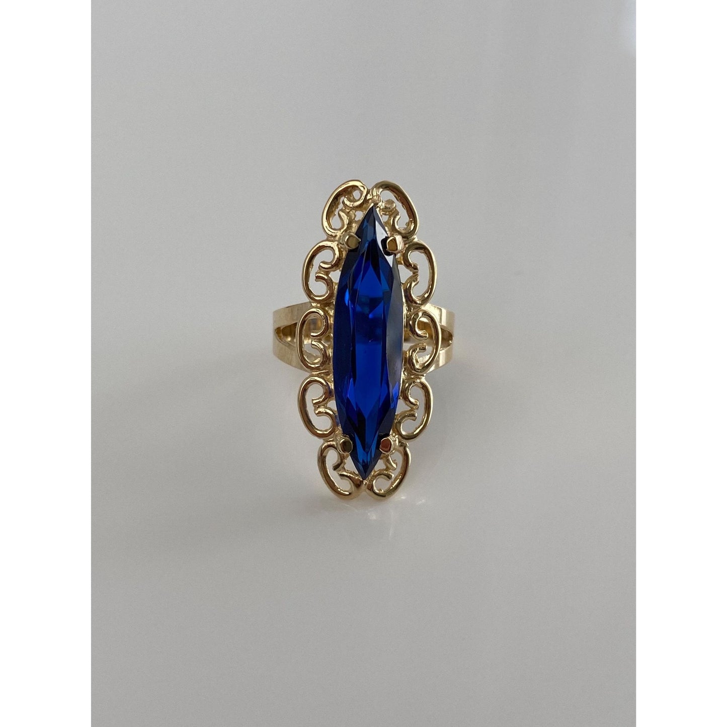 Vintage Solid 10k Yellow Gold Marquis Blue Spinel Ring - Size 7.75