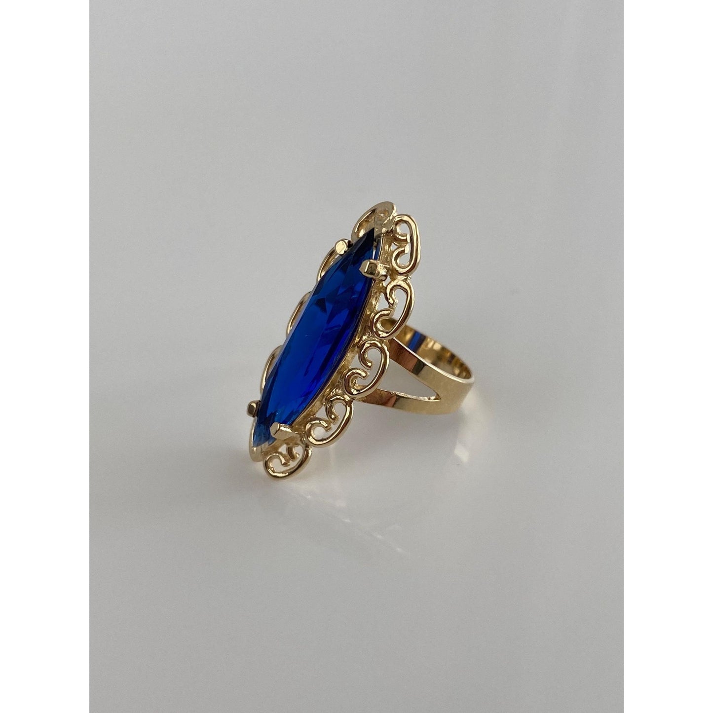 Vintage Solid 10k Yellow Gold Marquis Blue Spinel Ring - Size 7.75