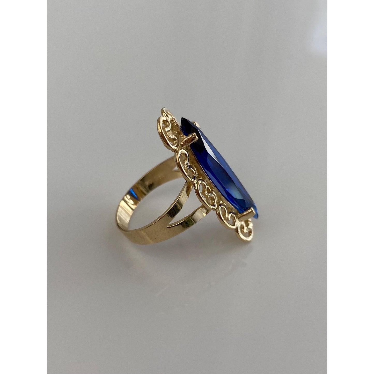 Vintage Solid 10k Yellow Gold Marquis Blue Spinel Ring - Size 7.75