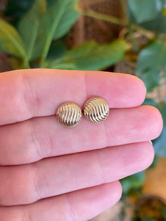 Vintage 14k Yellow Gold Scalloped Stud Earrings
