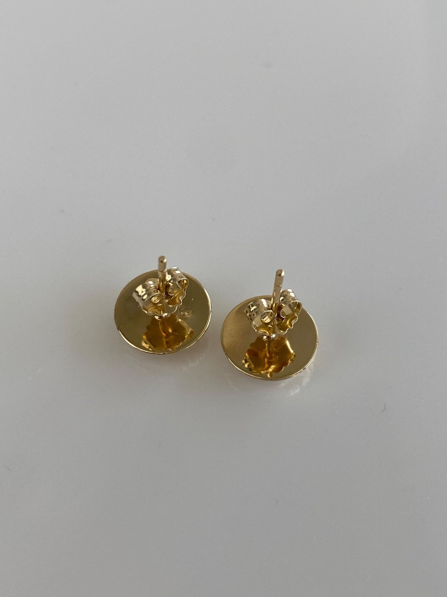 Vintage 14k Yellow Gold Scalloped Stud Earrings