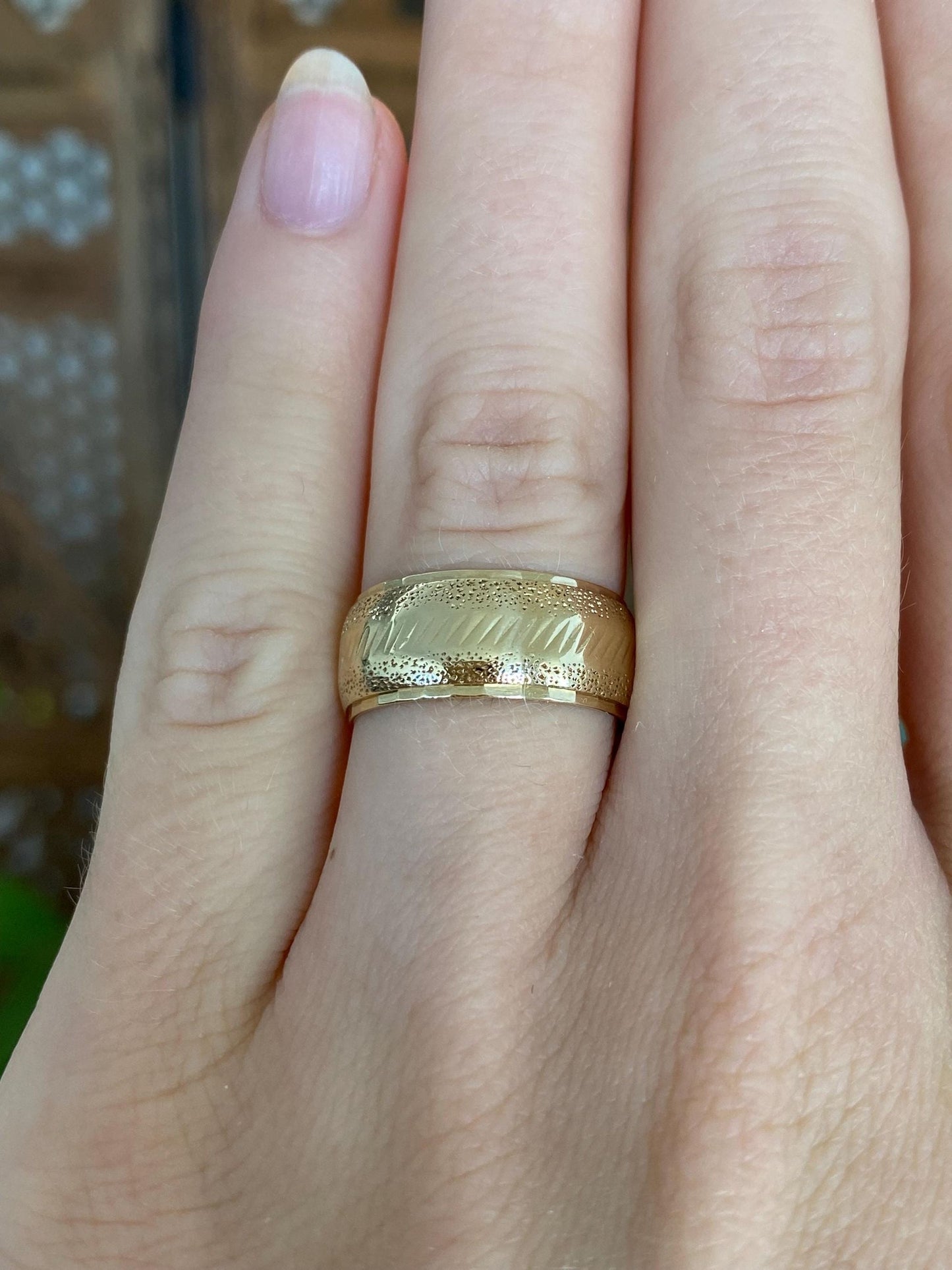 Vintage Solid 14k Yellow Gold Diamond Cut Faceted Ring Band - Size 6.25