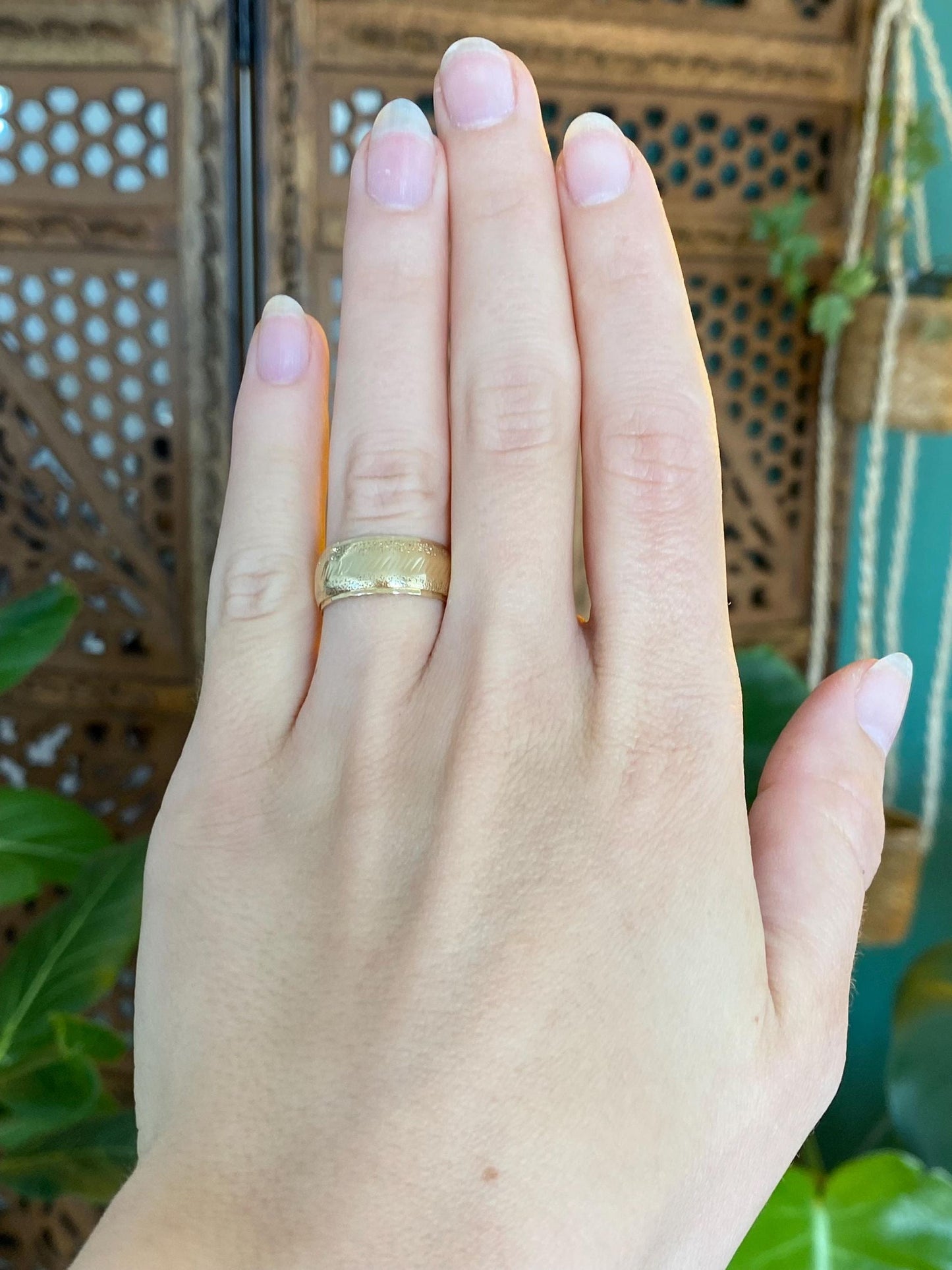 Vintage Solid 14k Yellow Gold Diamond Cut Faceted Ring Band - Size 6.25