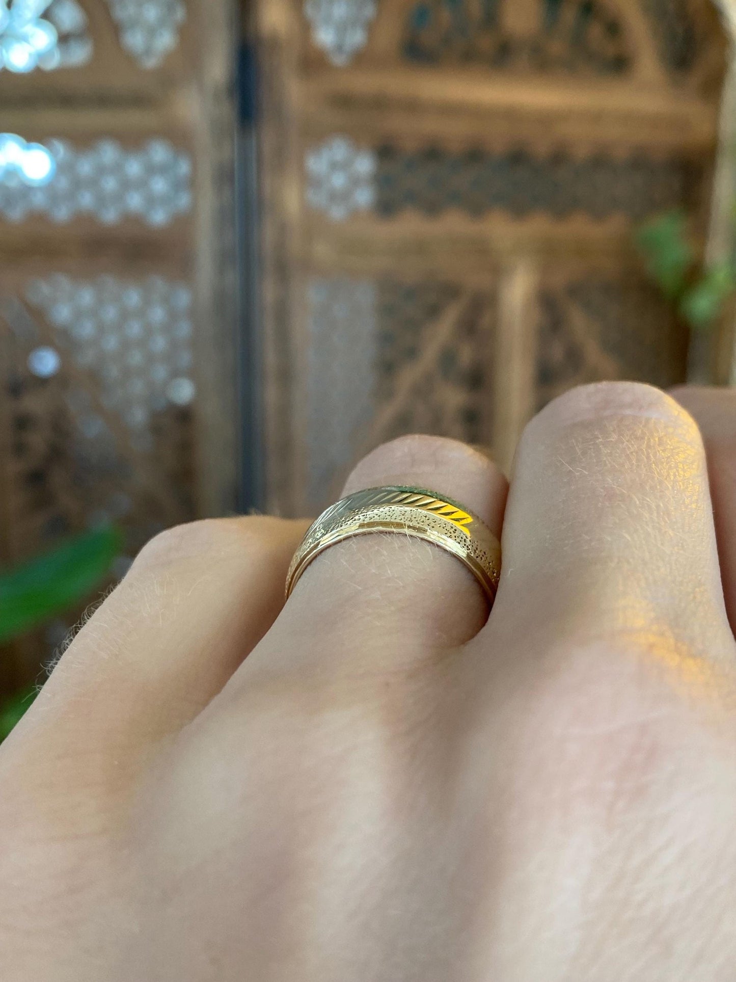 Vintage Solid 14k Yellow Gold Diamond Cut Faceted Ring Band - Size 6.25