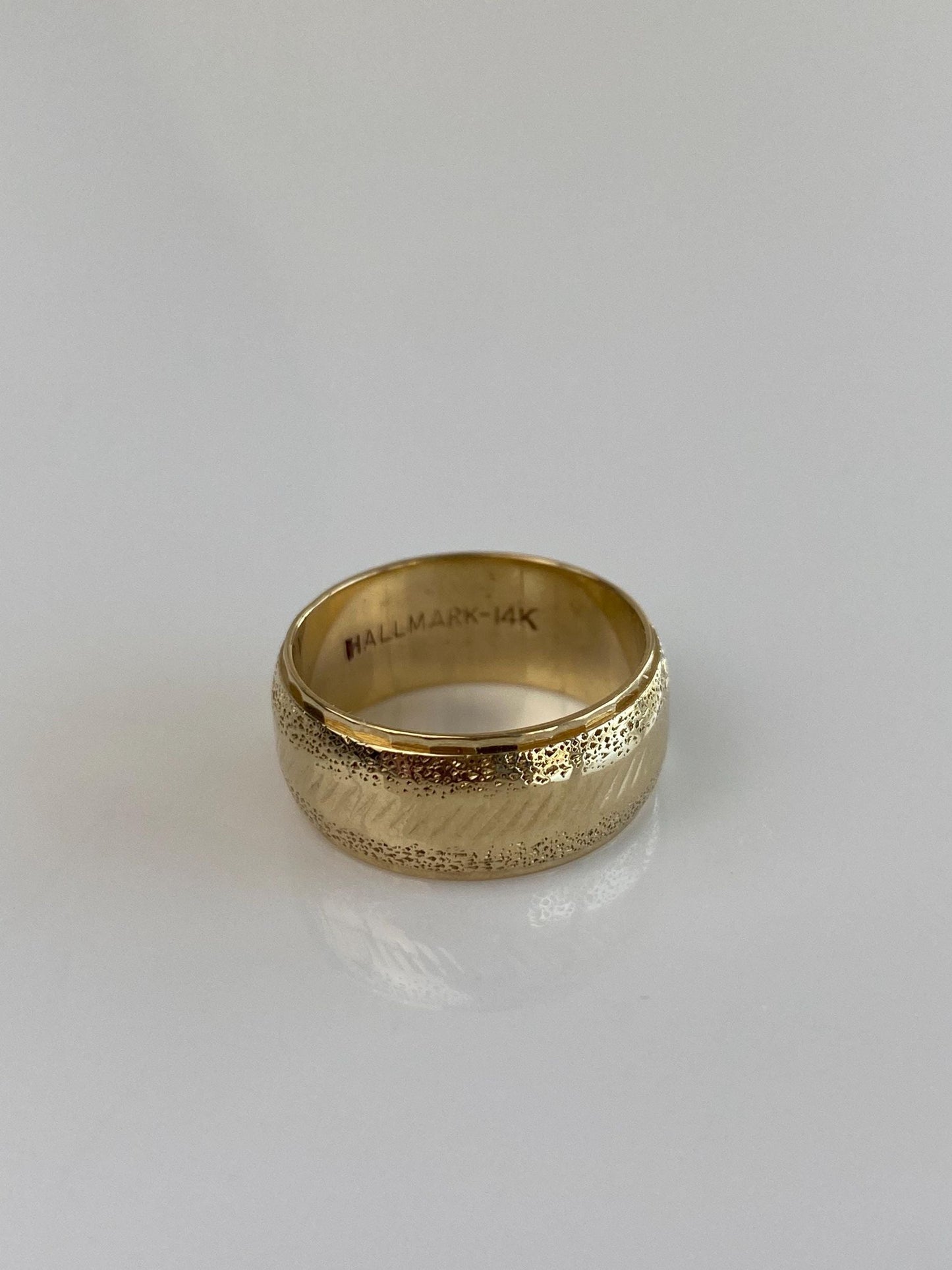 Vintage Solid 14k Yellow Gold Diamond Cut Faceted Ring Band - Size 6.25