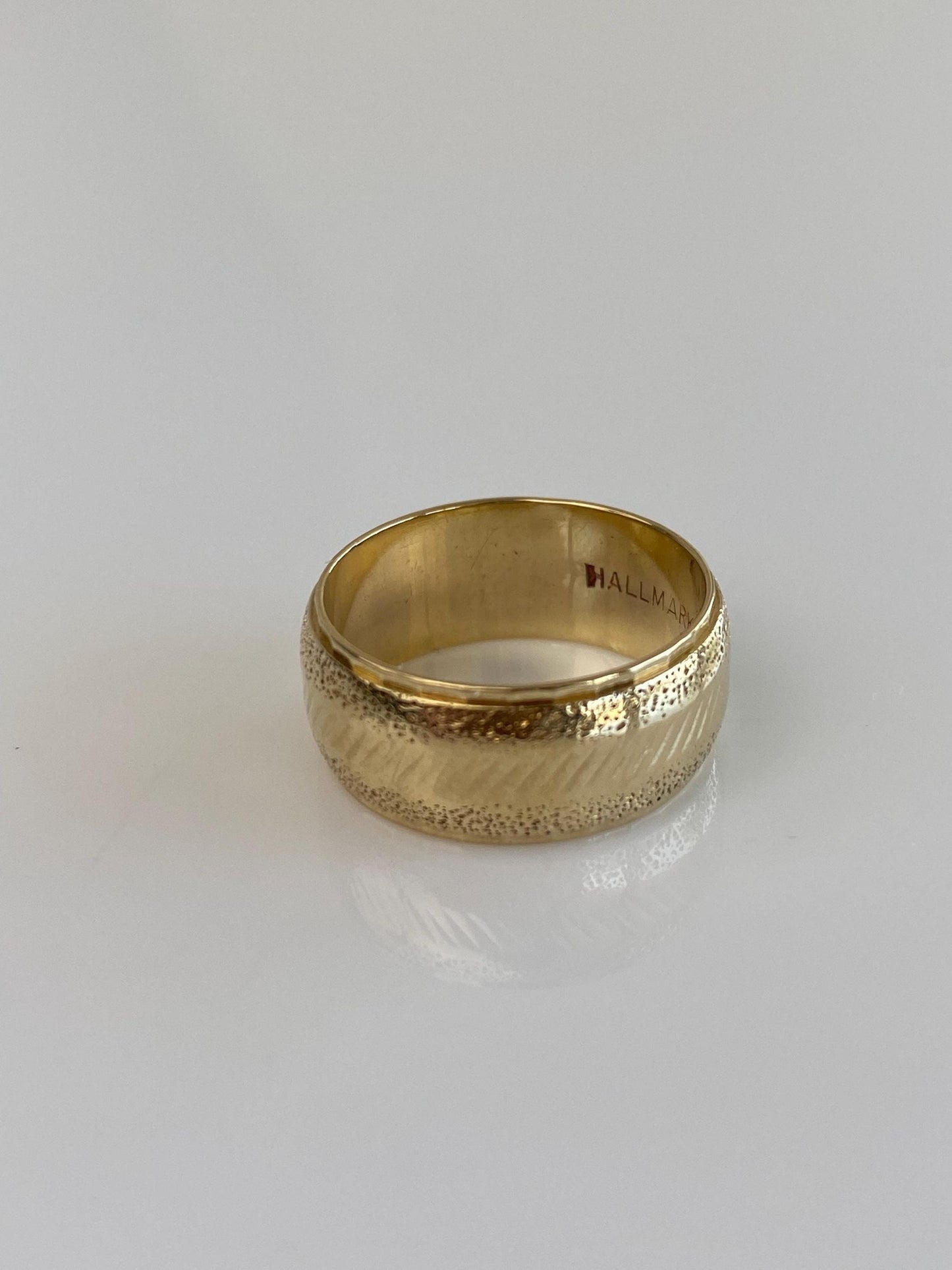Vintage Solid 14k Yellow Gold Diamond Cut Faceted Ring Band - Size 6.25