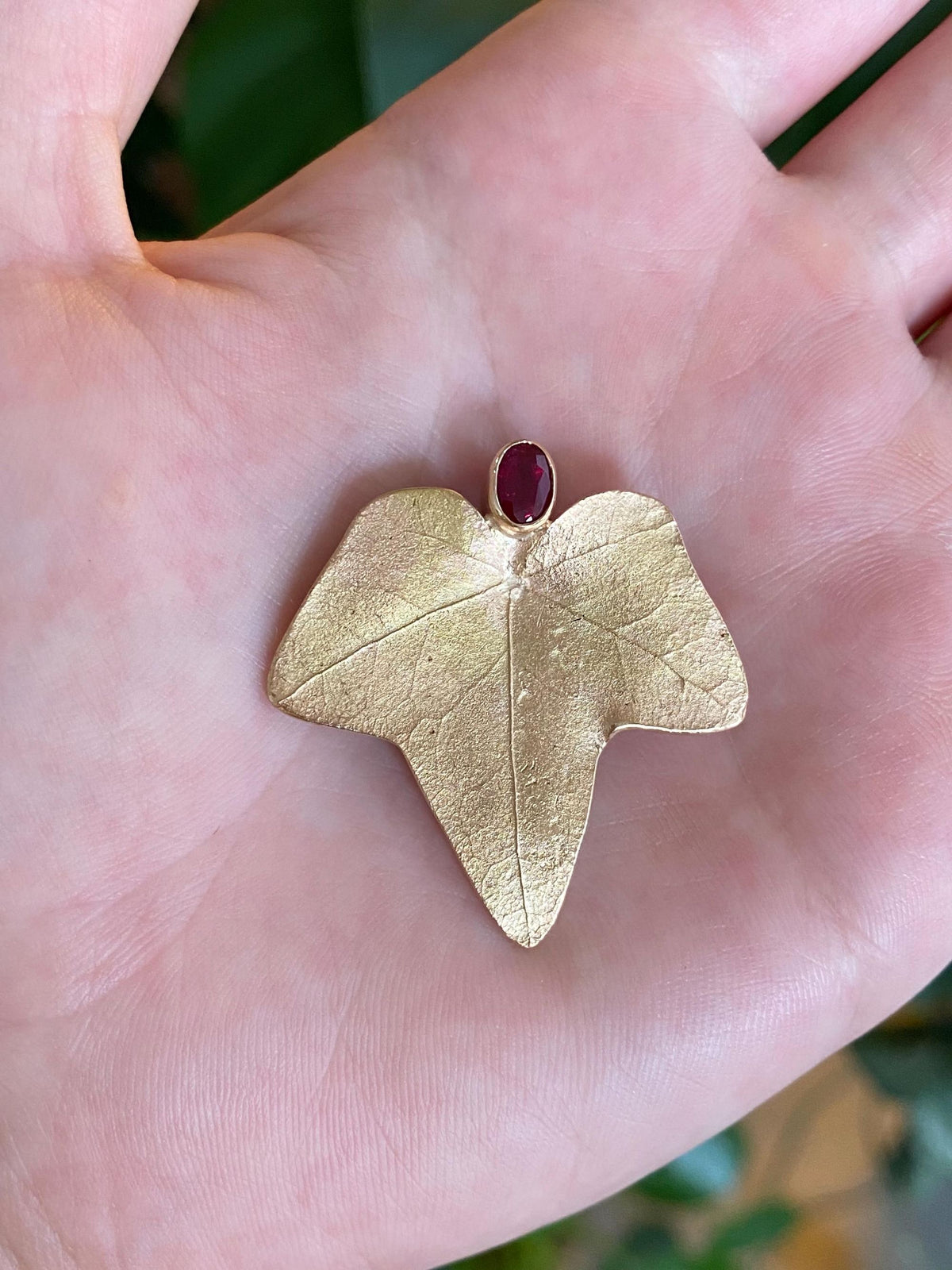 Vintage Solid 14k Yellow Gold Ruby Large Satin Leaf Brooch Pin Charm